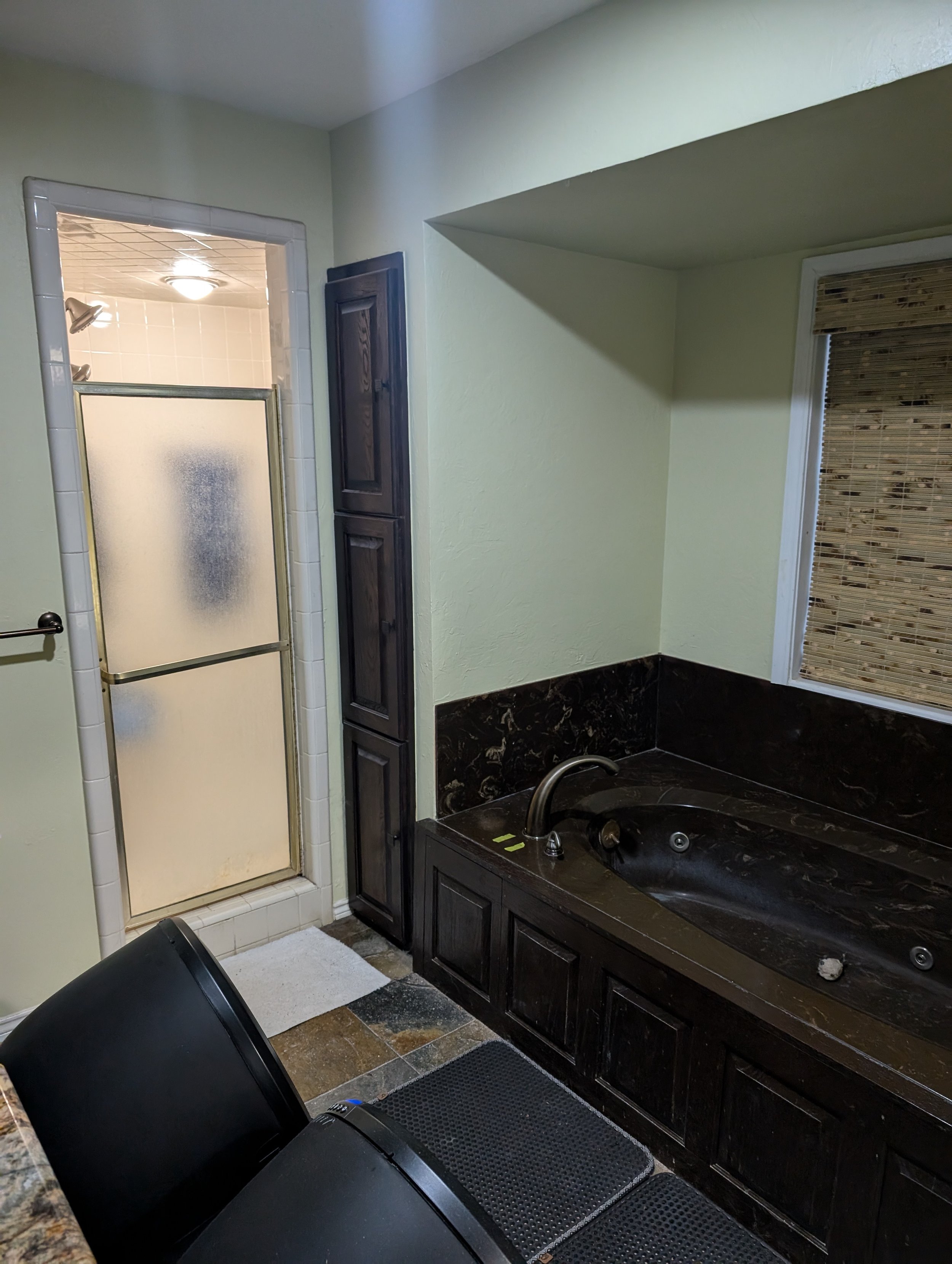 Denton TX Bathroom remodel shower/tub before