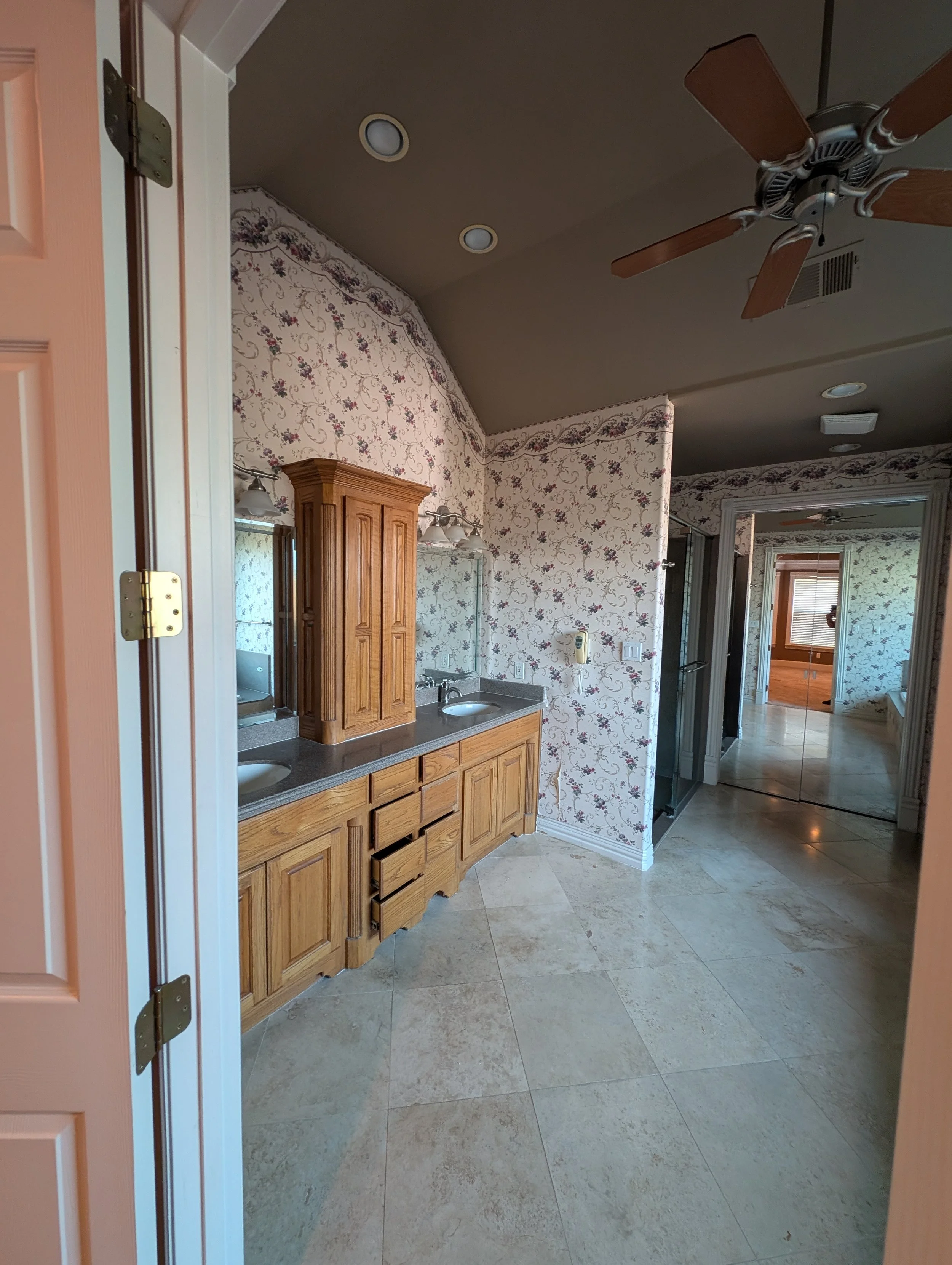 Wallpaper-removal-in-Shady-Oaks-TX-master-bathroom-before-1.jpg