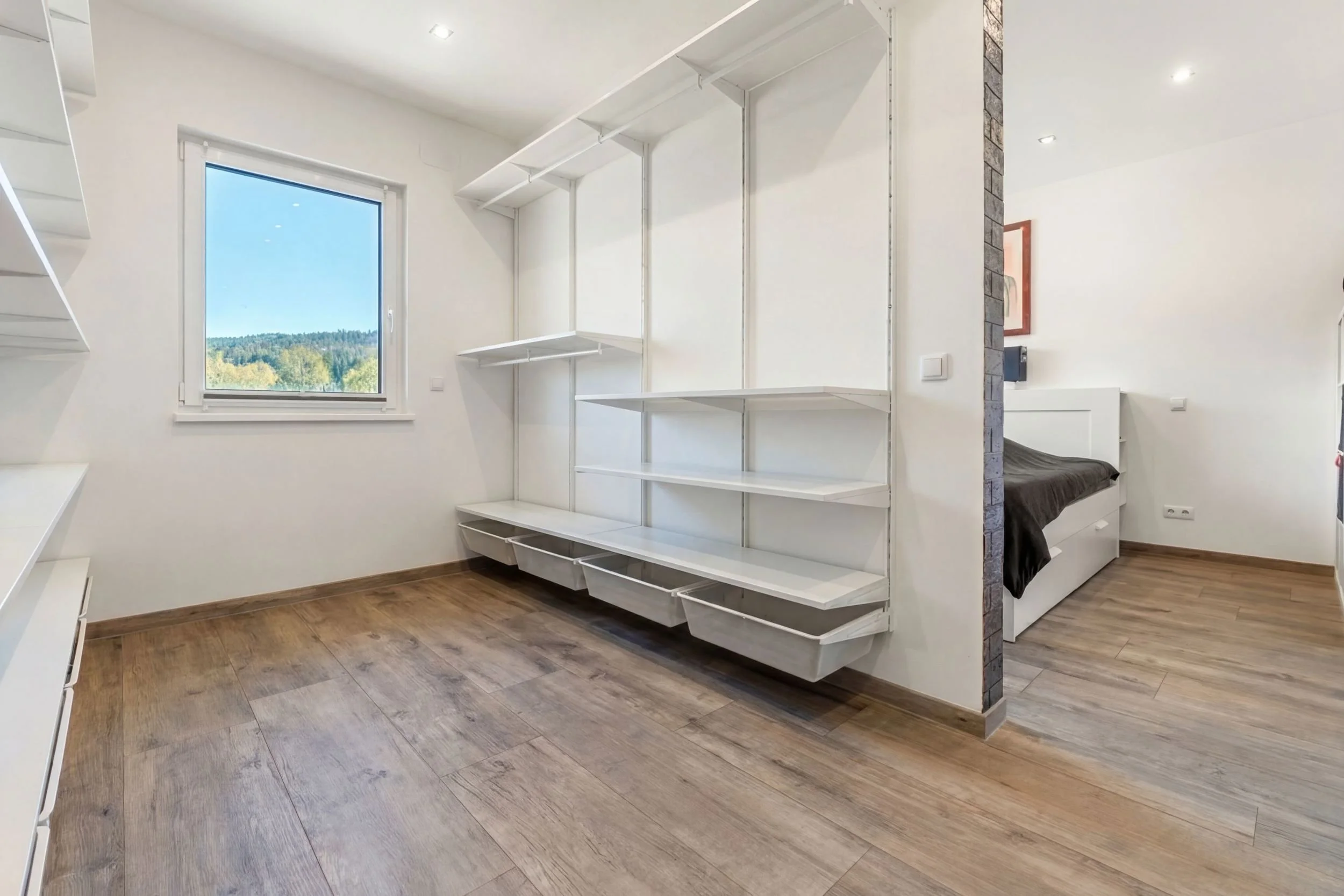 Helles und freundliches Schlafzimmer.