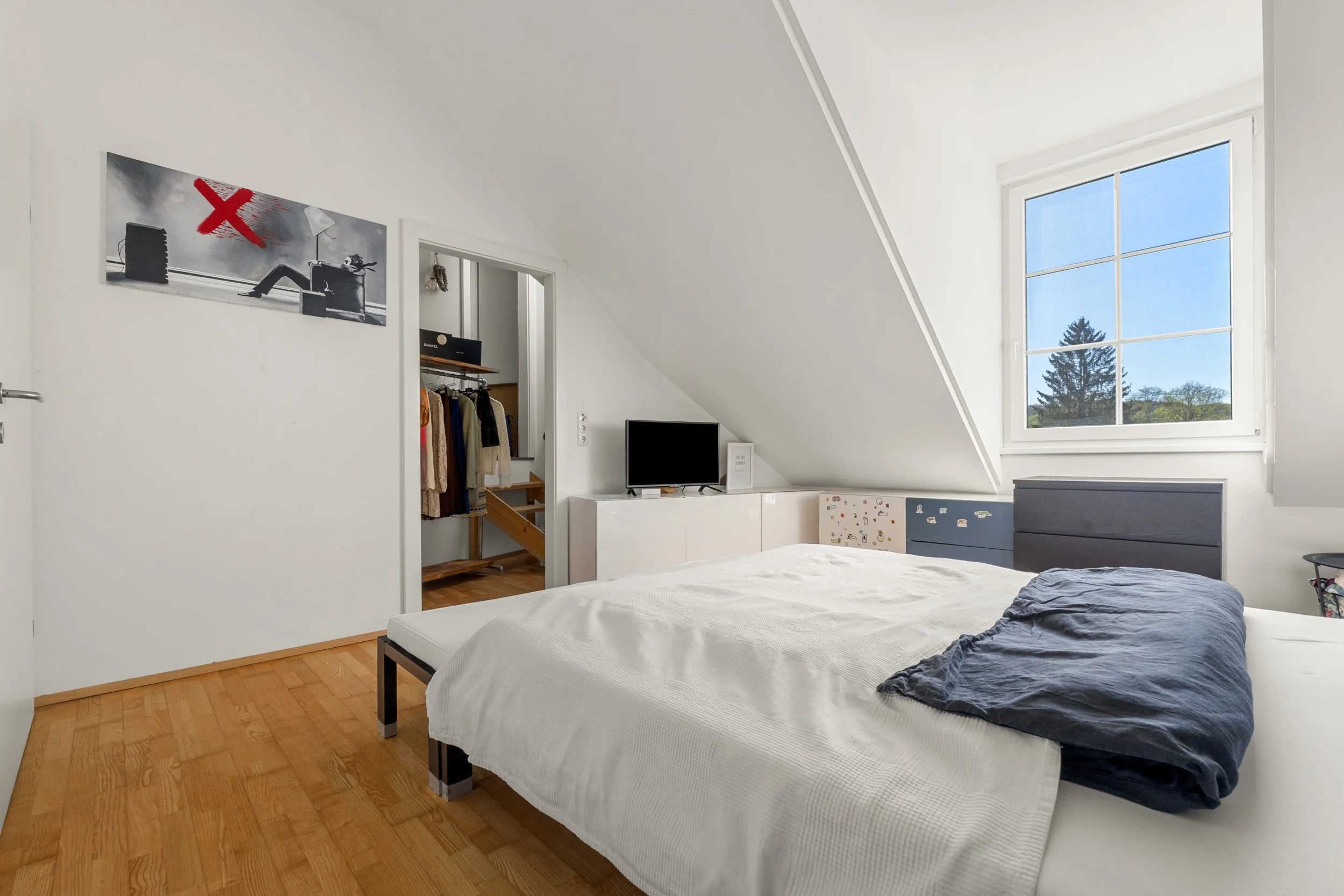 Master Bedroom mit Ankleide.