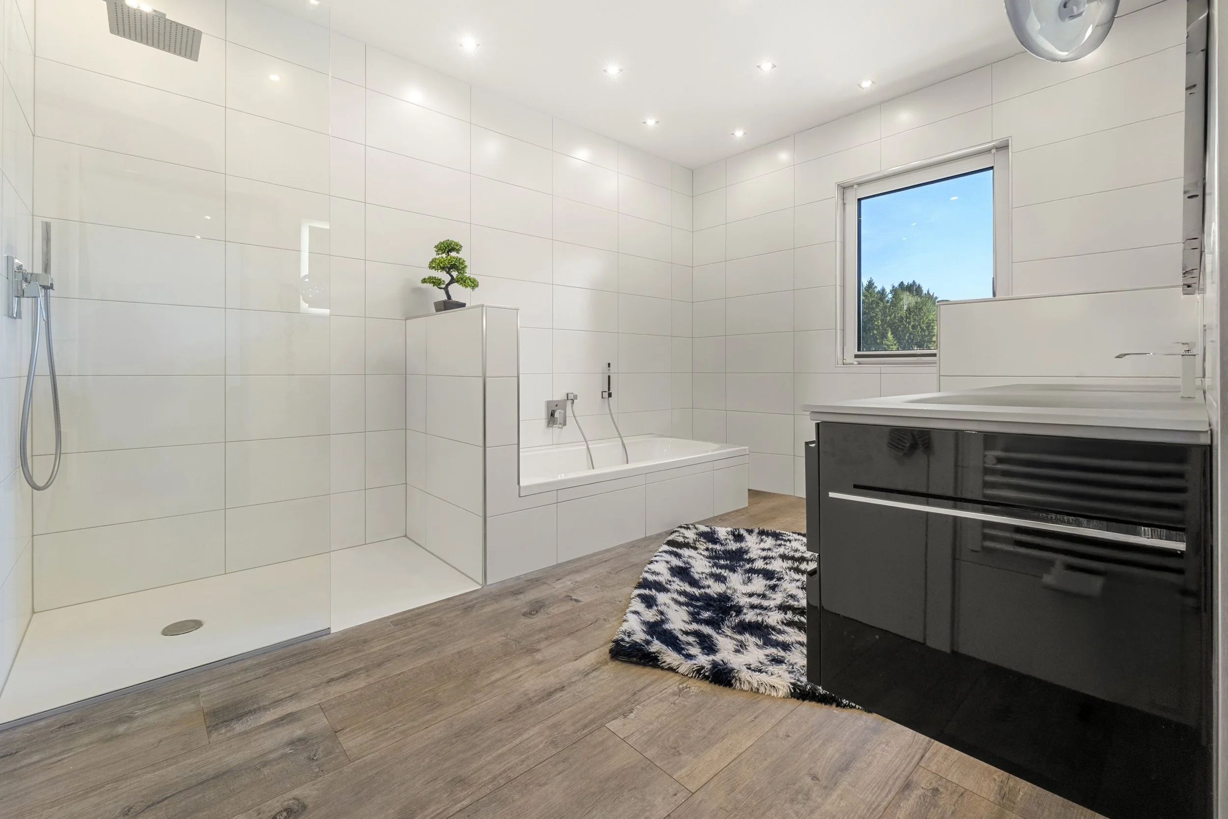 Ruhebereich mit Blick ins Grüne.