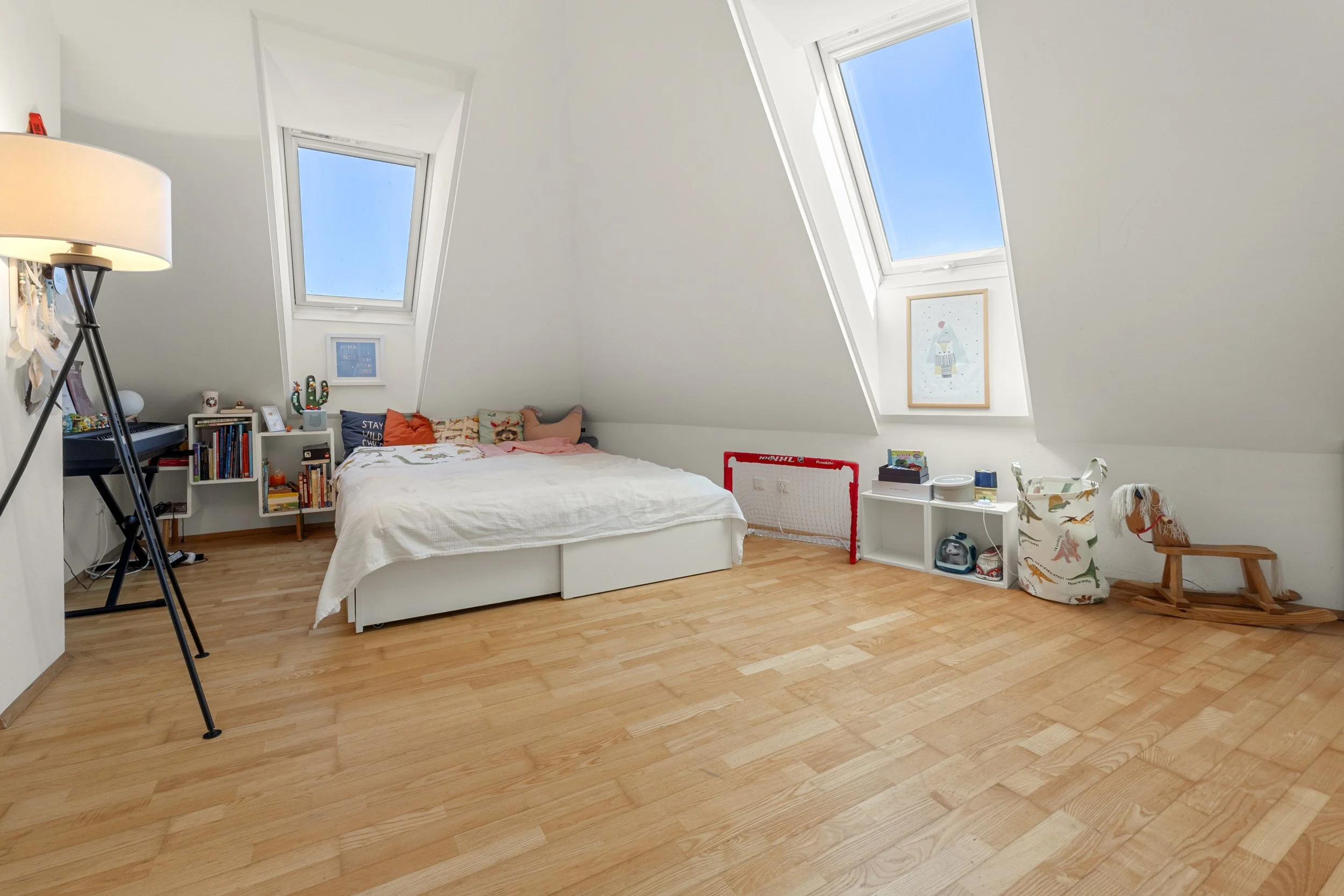 Helles und freundliches Kinderzimmer.