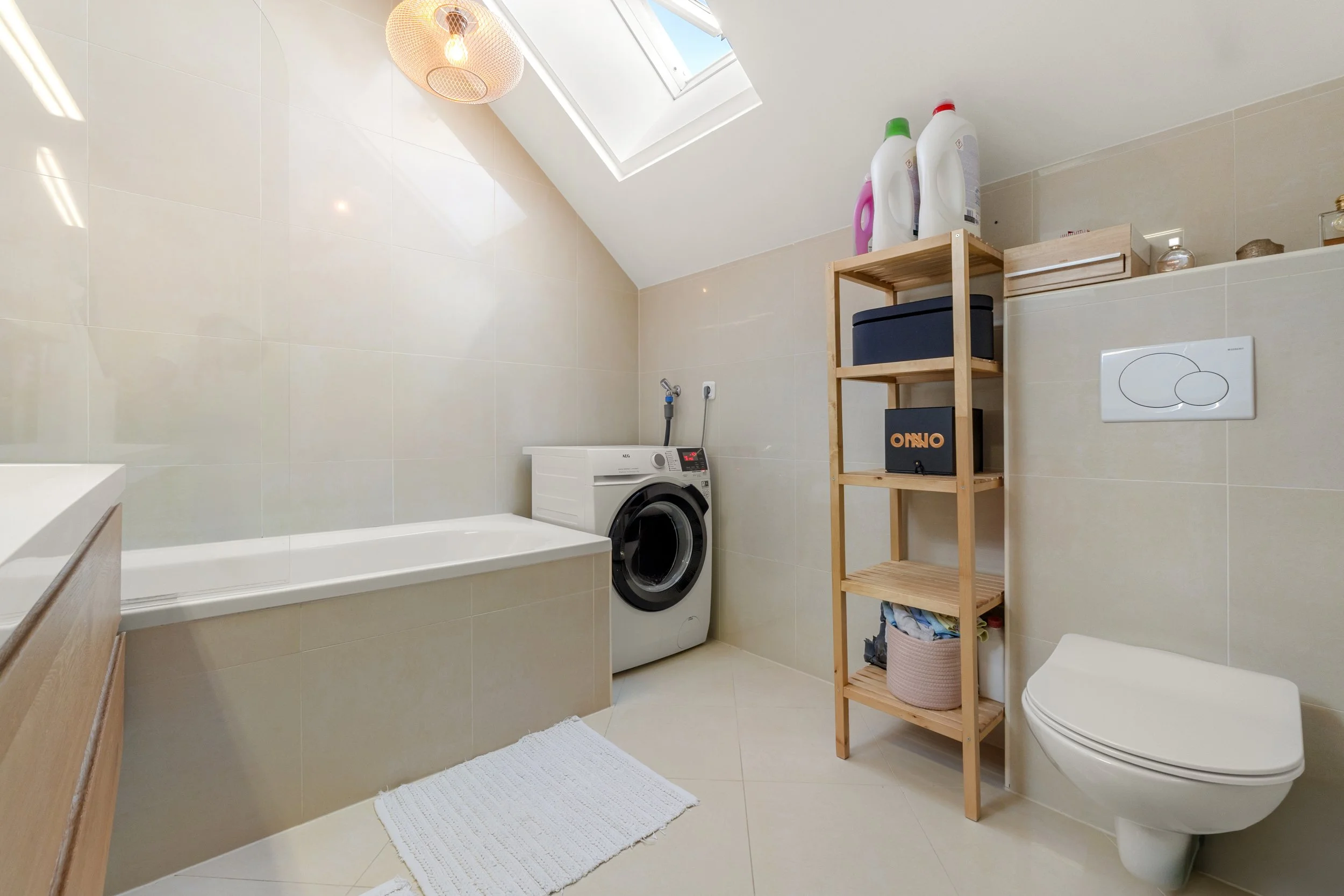 Modernes Badezimmer.