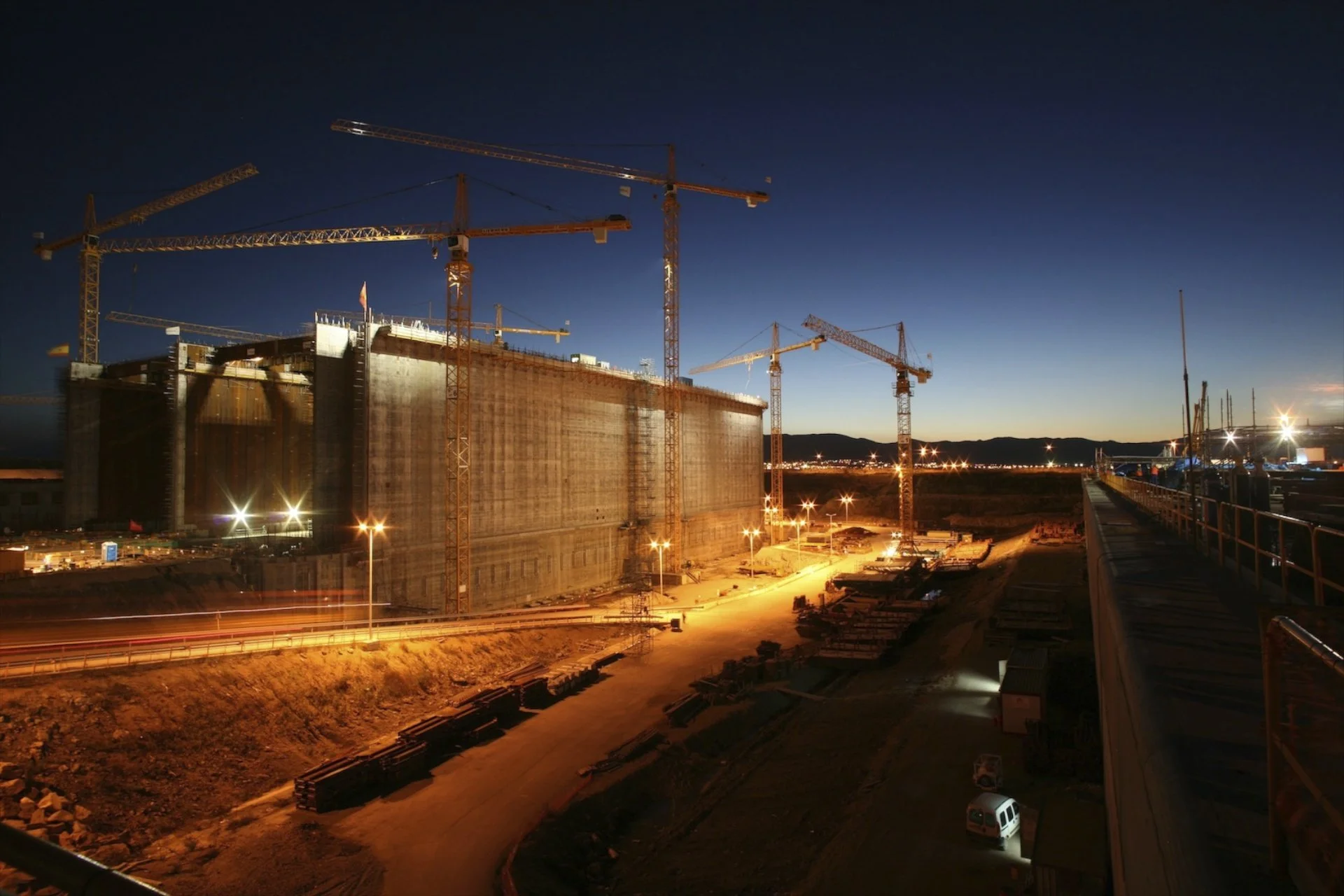 giantstructure 2.jpg