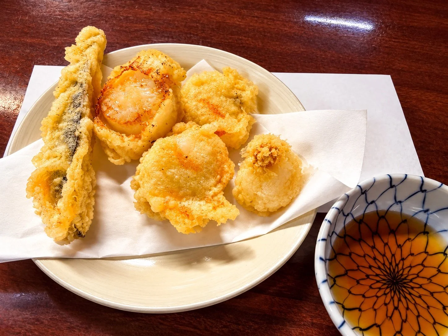 After the Obon holiday, let's toast with some crispy, piping-hot scallop tempura!