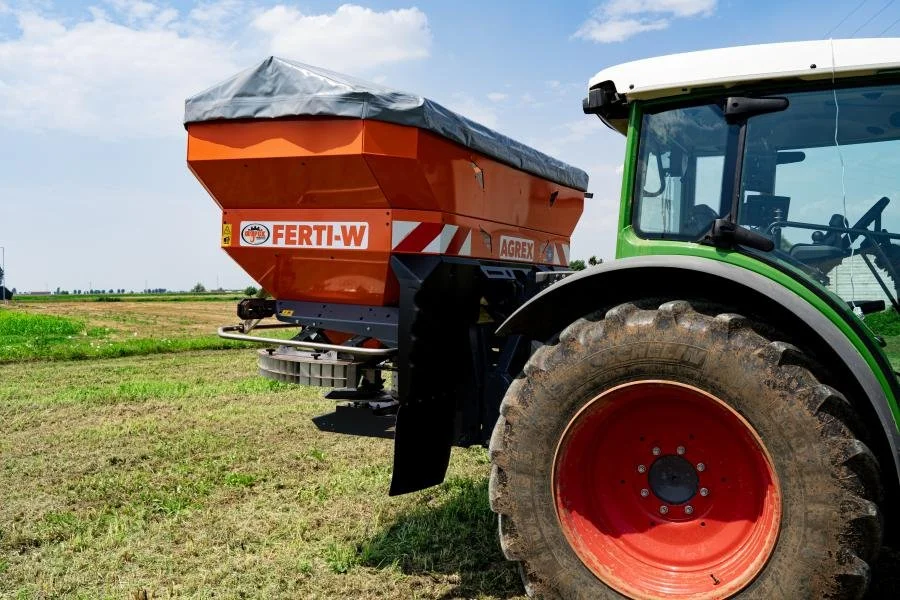 Ferti-WI Super Profy: Isobus Fertiliser Spreader loader for sale in United Kingdom — photo 2