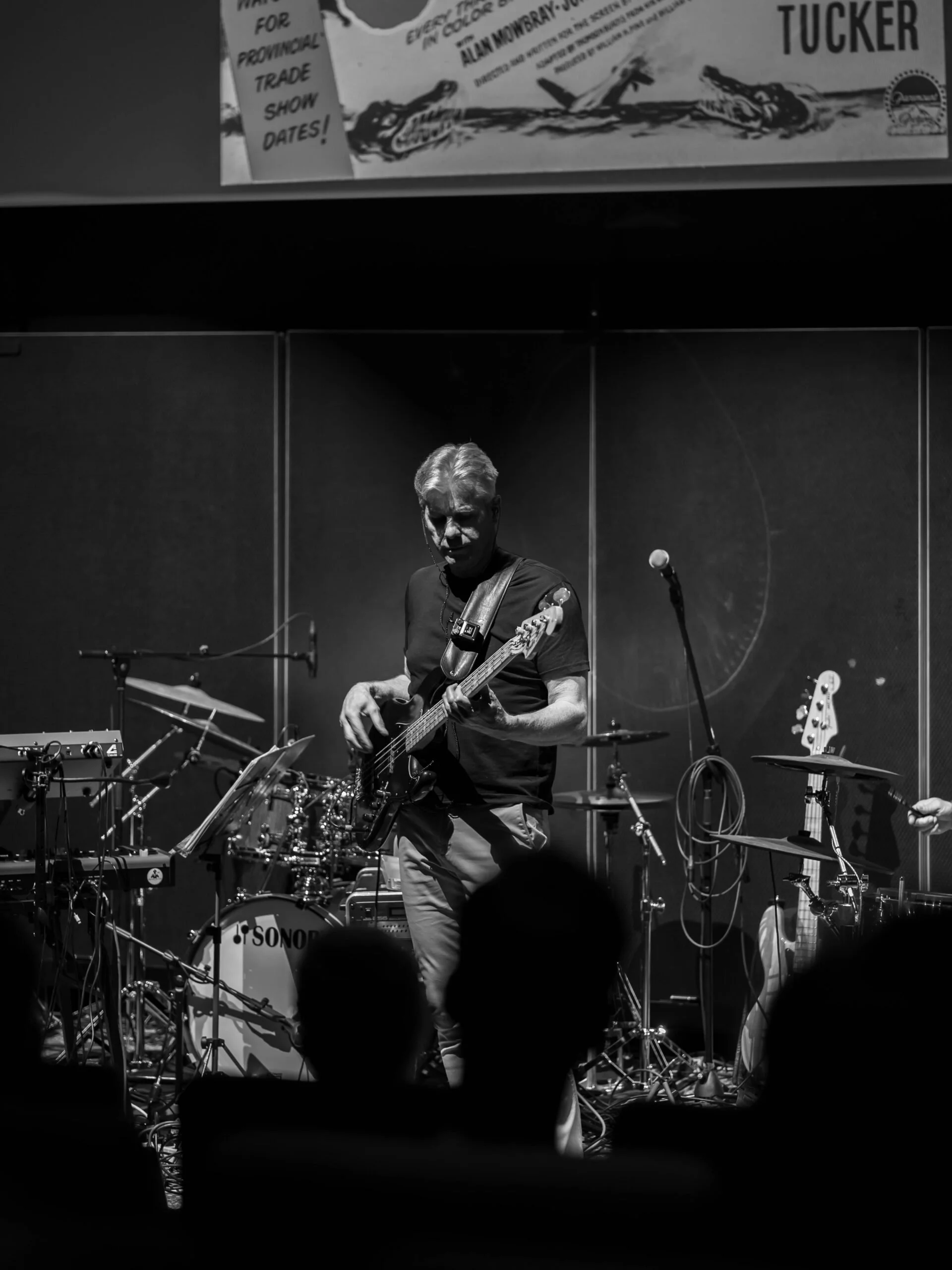 Berna Spectres & Walking Walnuts im Lichtspiel