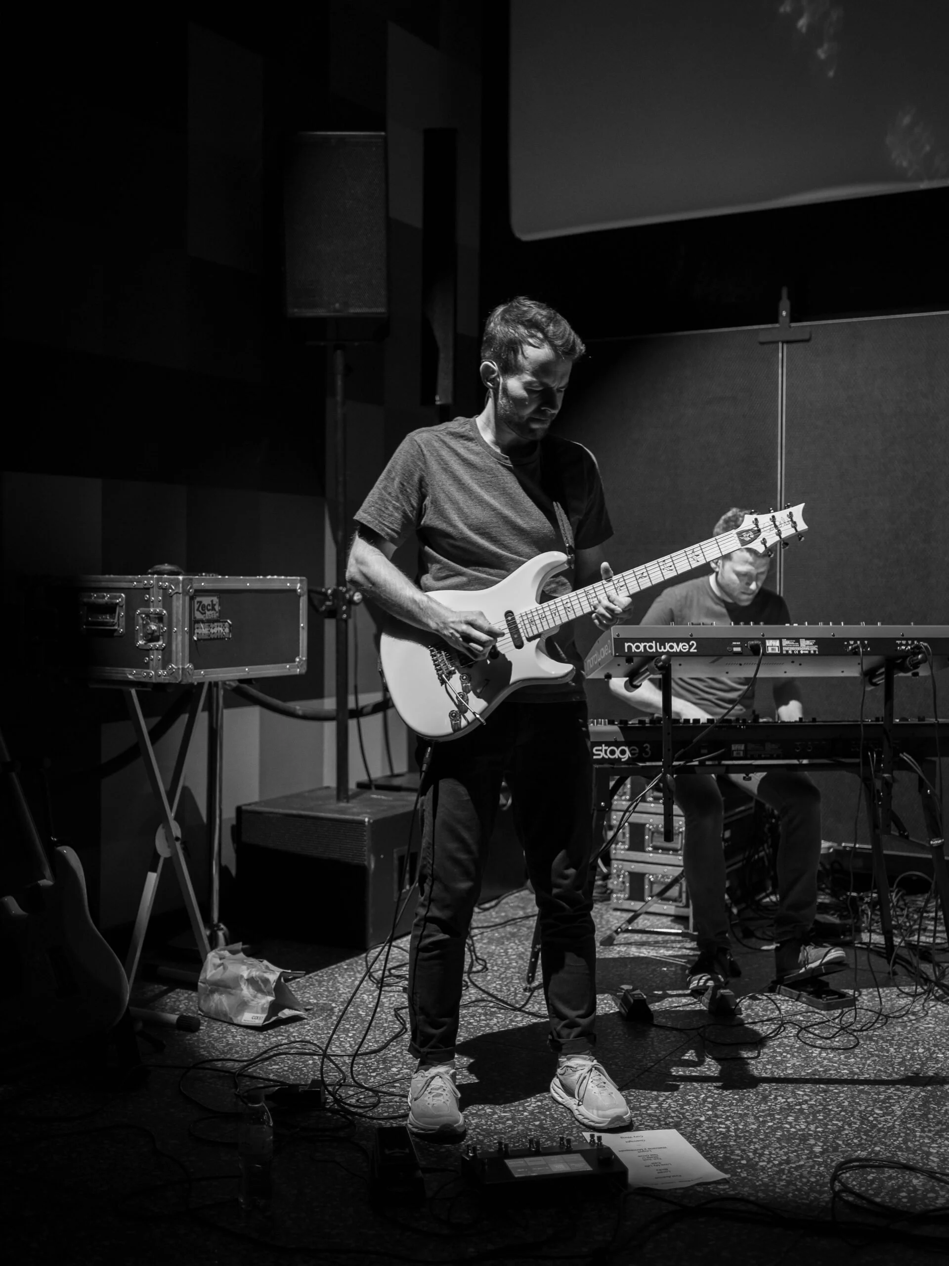 Berna Spectres & Walking Walnuts im Lichtspiel