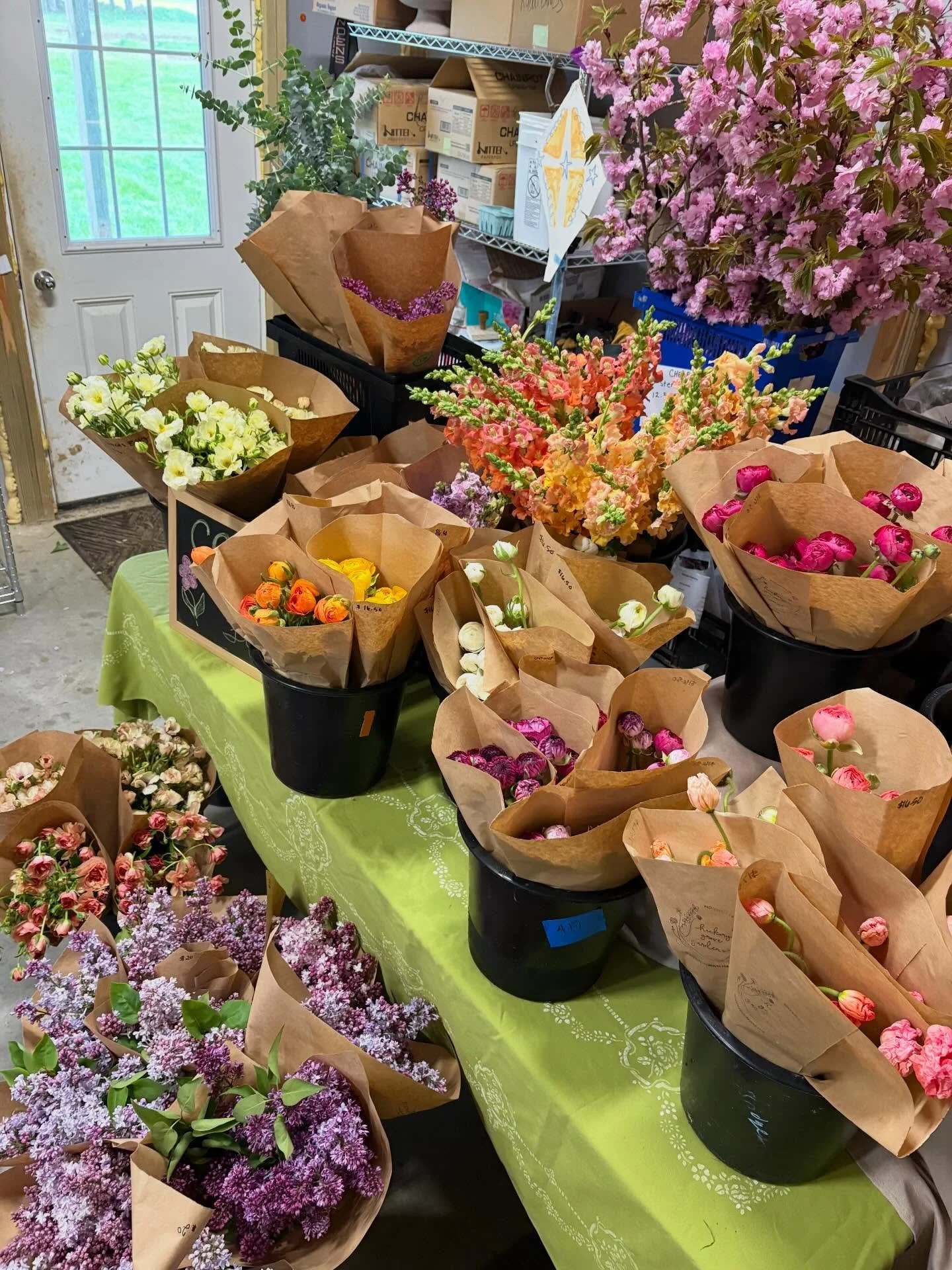 Cute market floor this morning 🌷