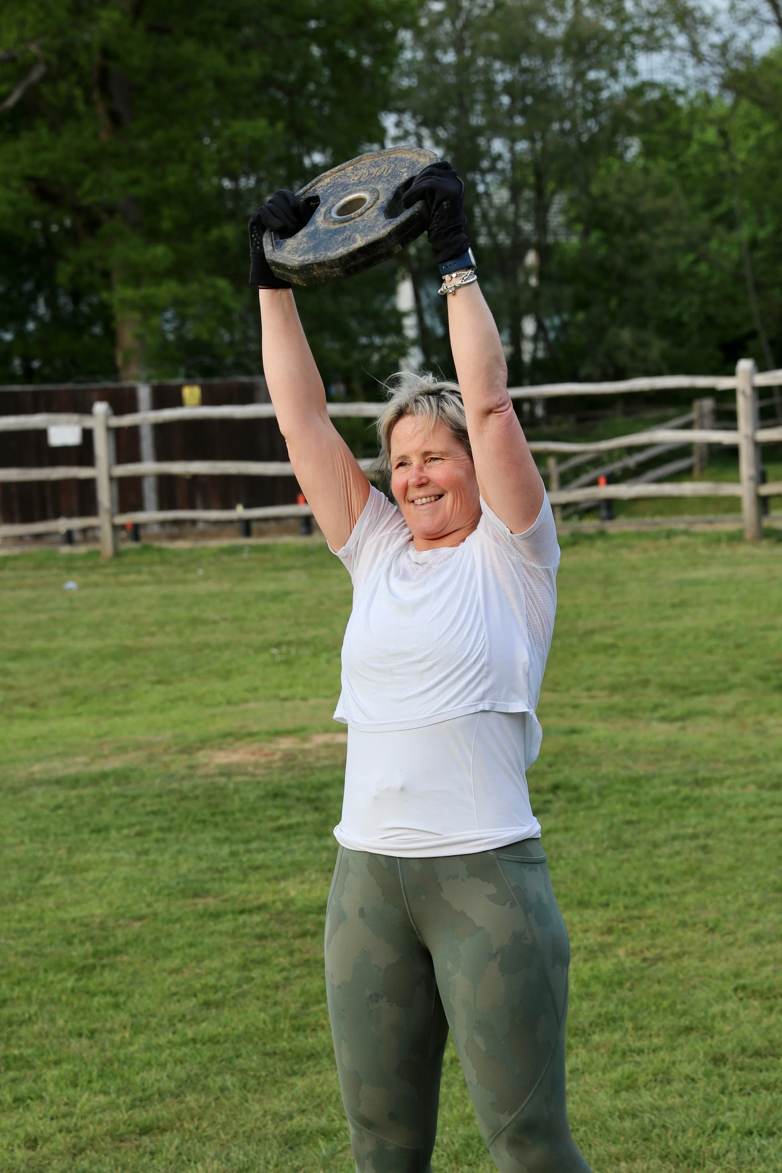 Lady lifting exercise weights.