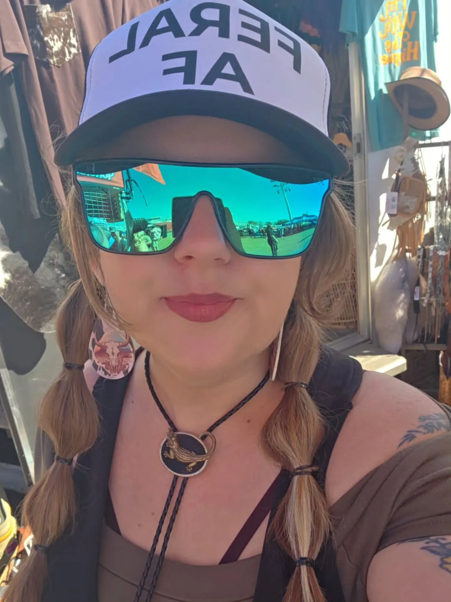 Chillin at @thefloridamangames with @champagneandgravy! Come say hi! 😍

#thingstodoinflorida #floridamangames #eventlife #hatartist #sweatyinflorida