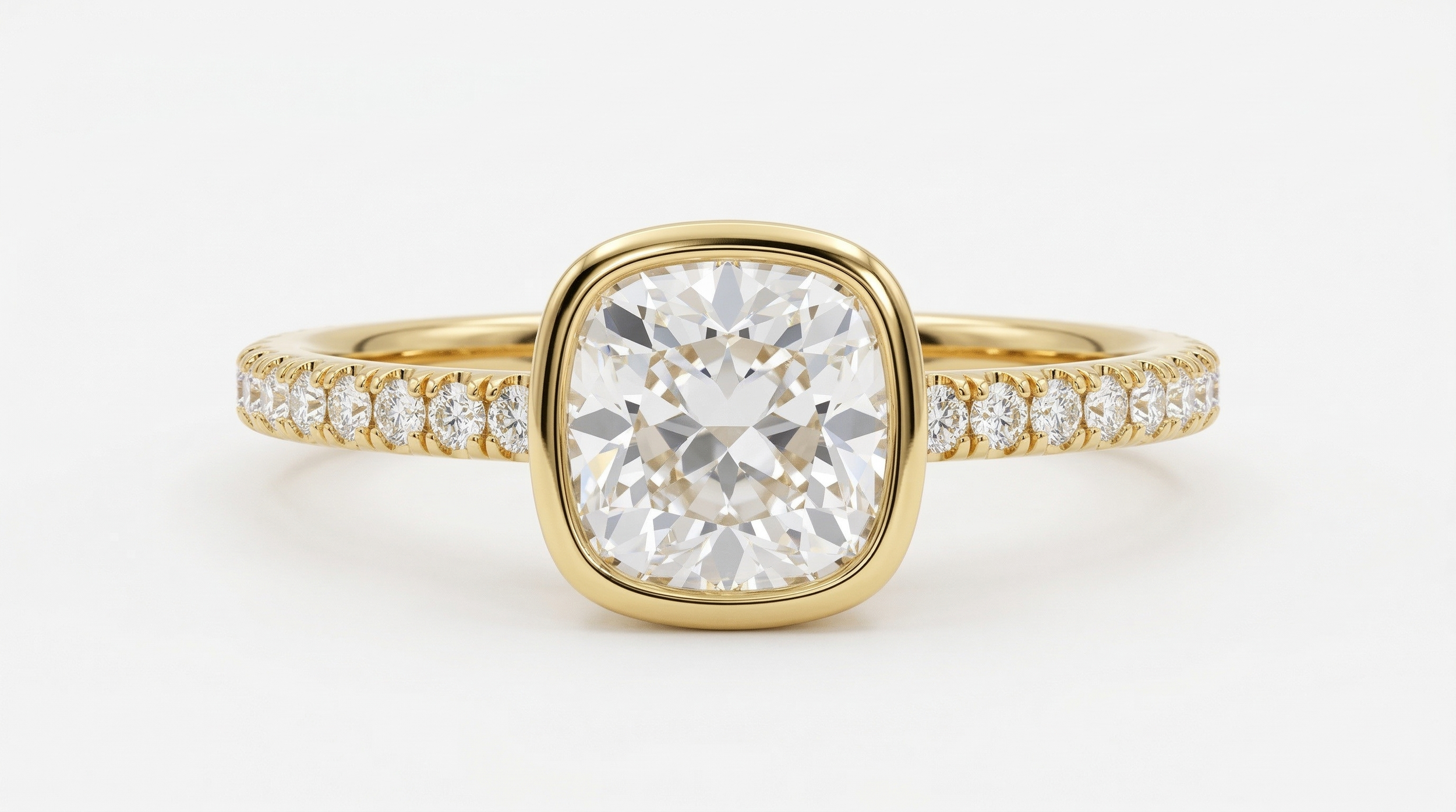 Bague coussin en micro-serti, or jaune