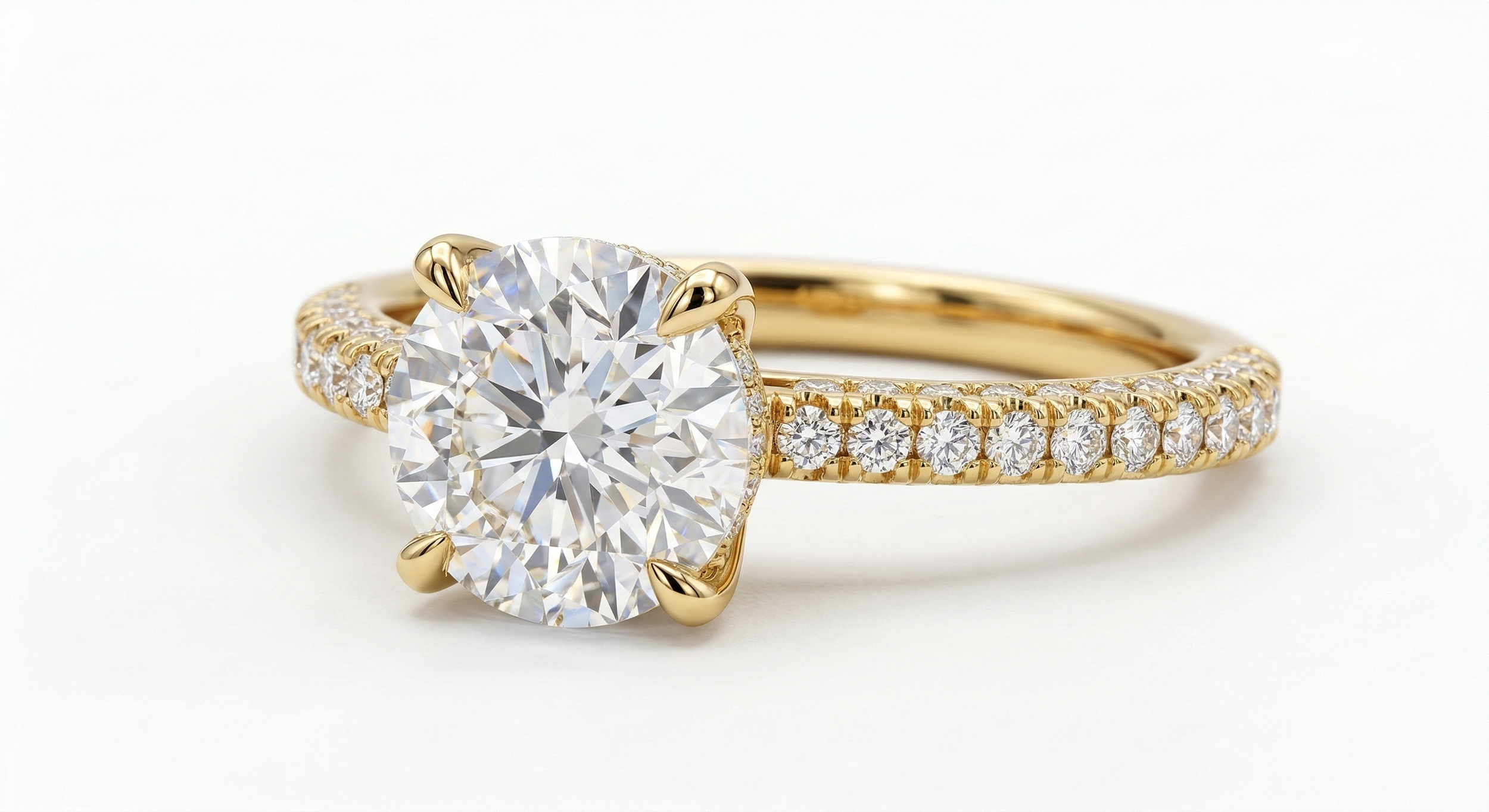 Bague solitaire diamant rond en serti griffes, or jaune