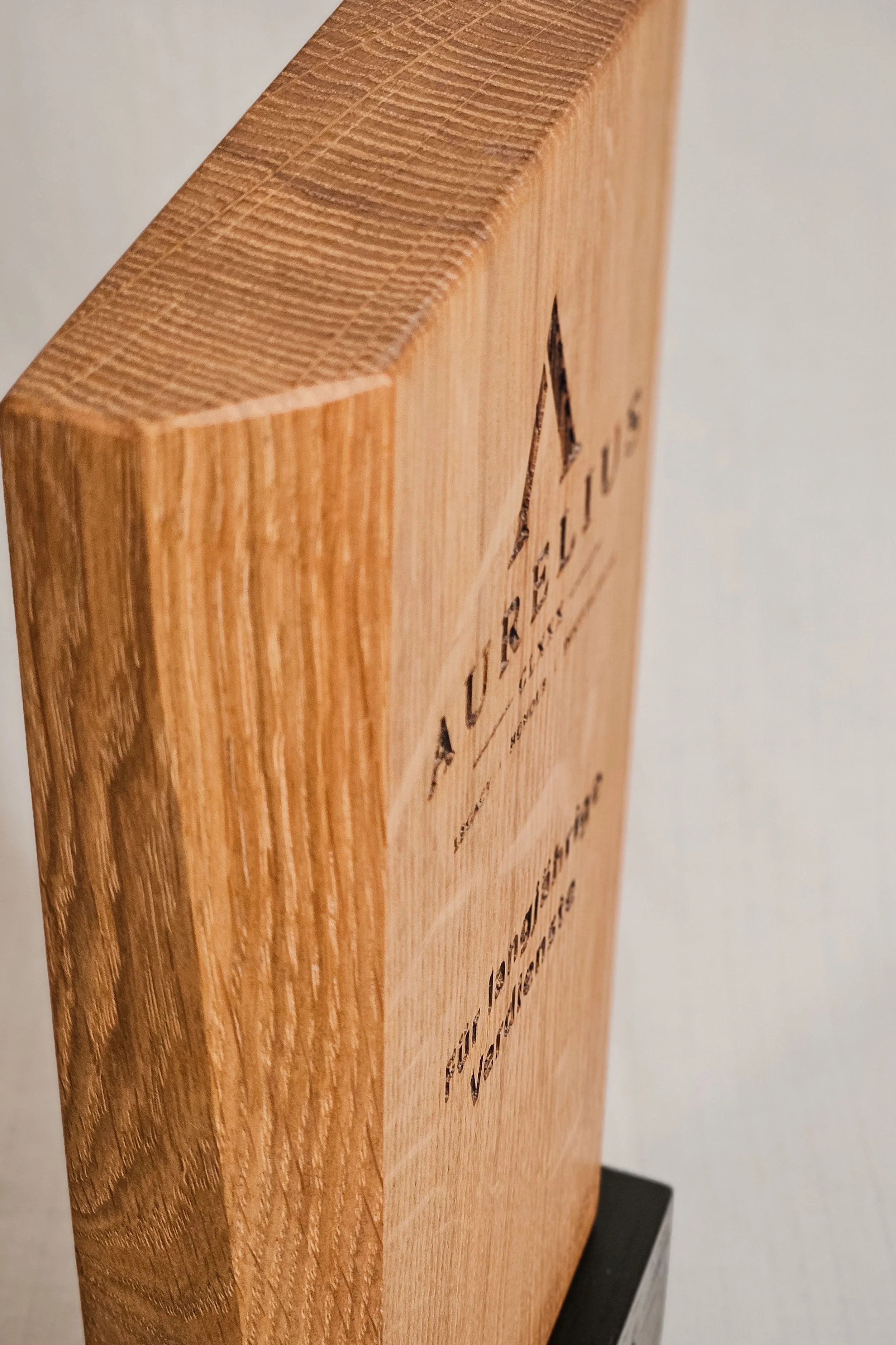 Valoris Pure Award mit präzise eingefräster Widmung