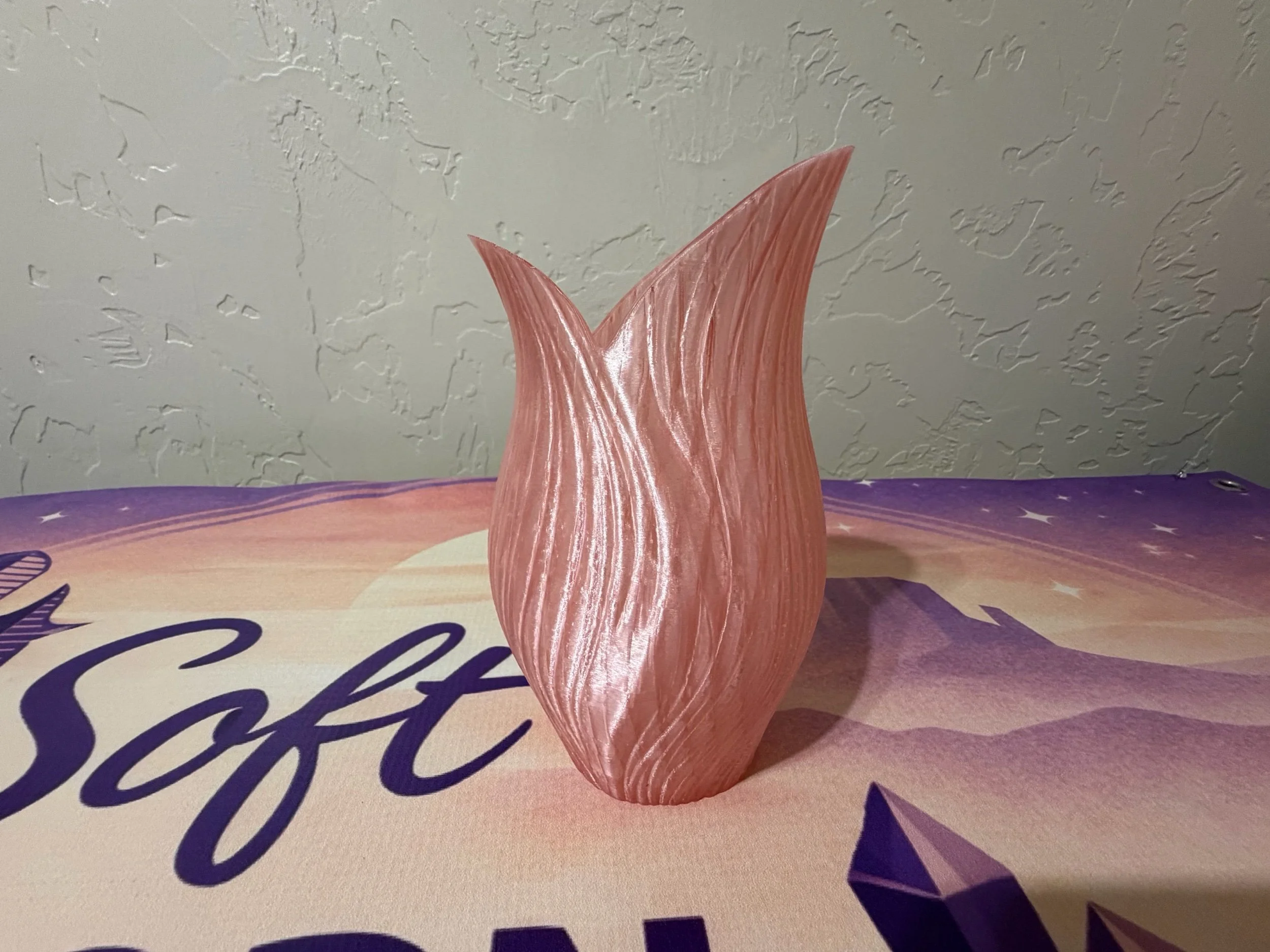 tulipa-vase-modern-spiral-flower-vase-pink-front-view