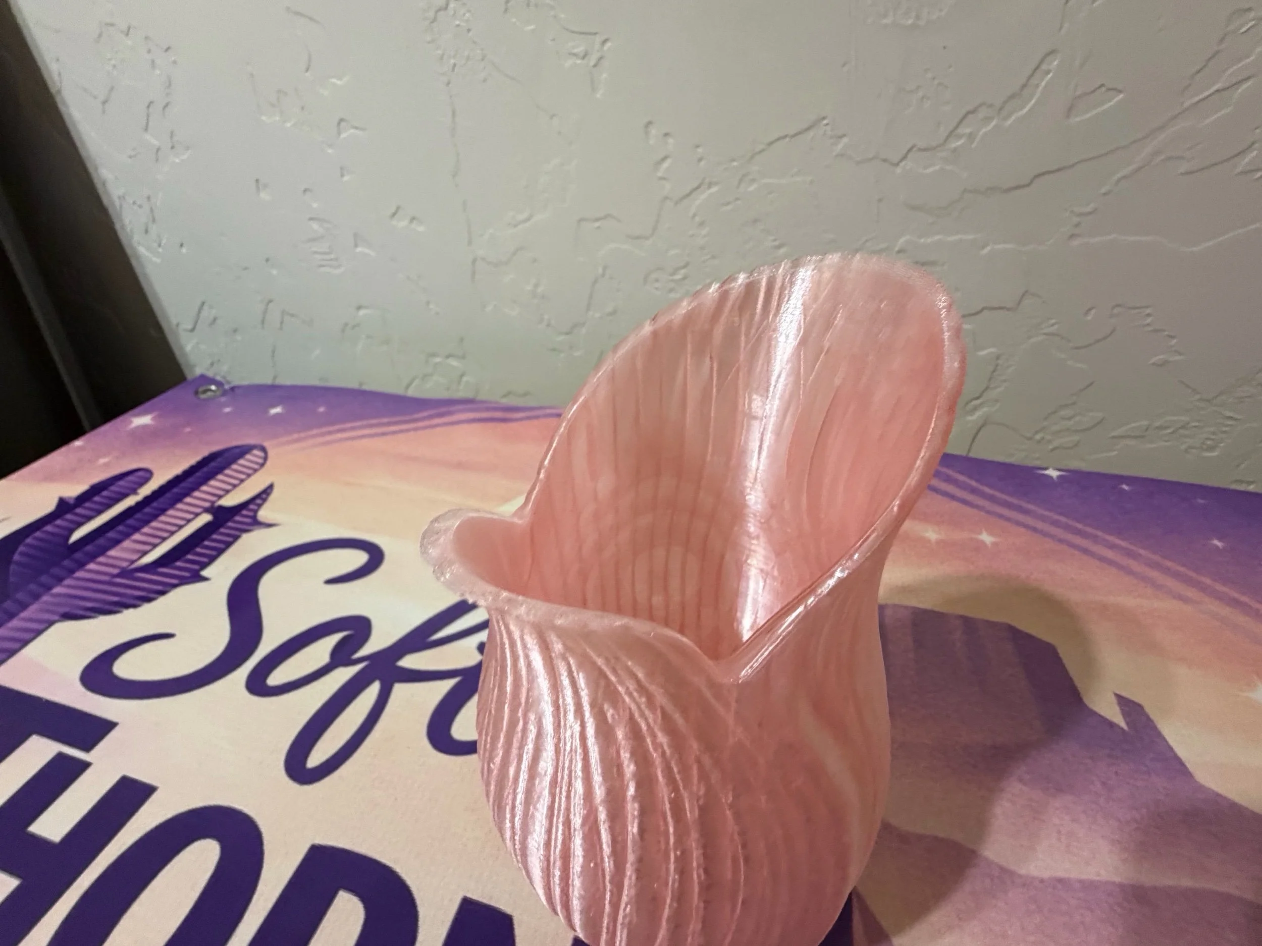 tulipa-vase-modern-spiral-flower-vase-pink-top-view