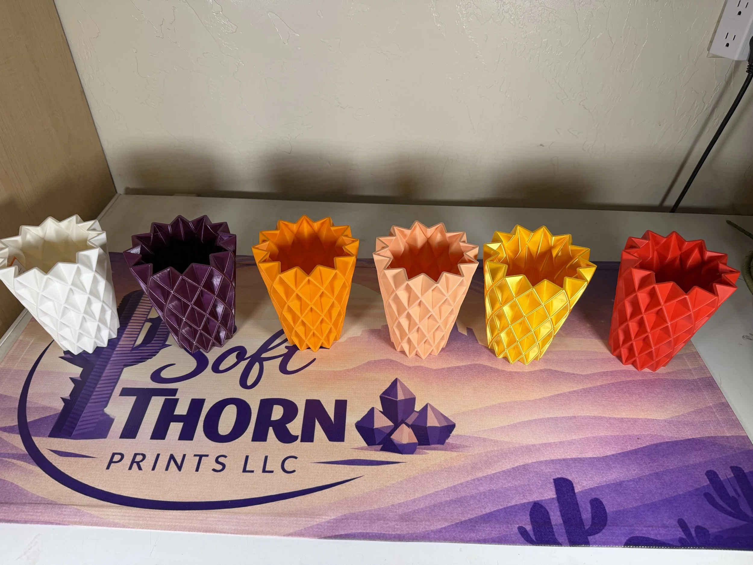 Diamond Facet Vase – Modern Geometric Home Decor (Various Colors)