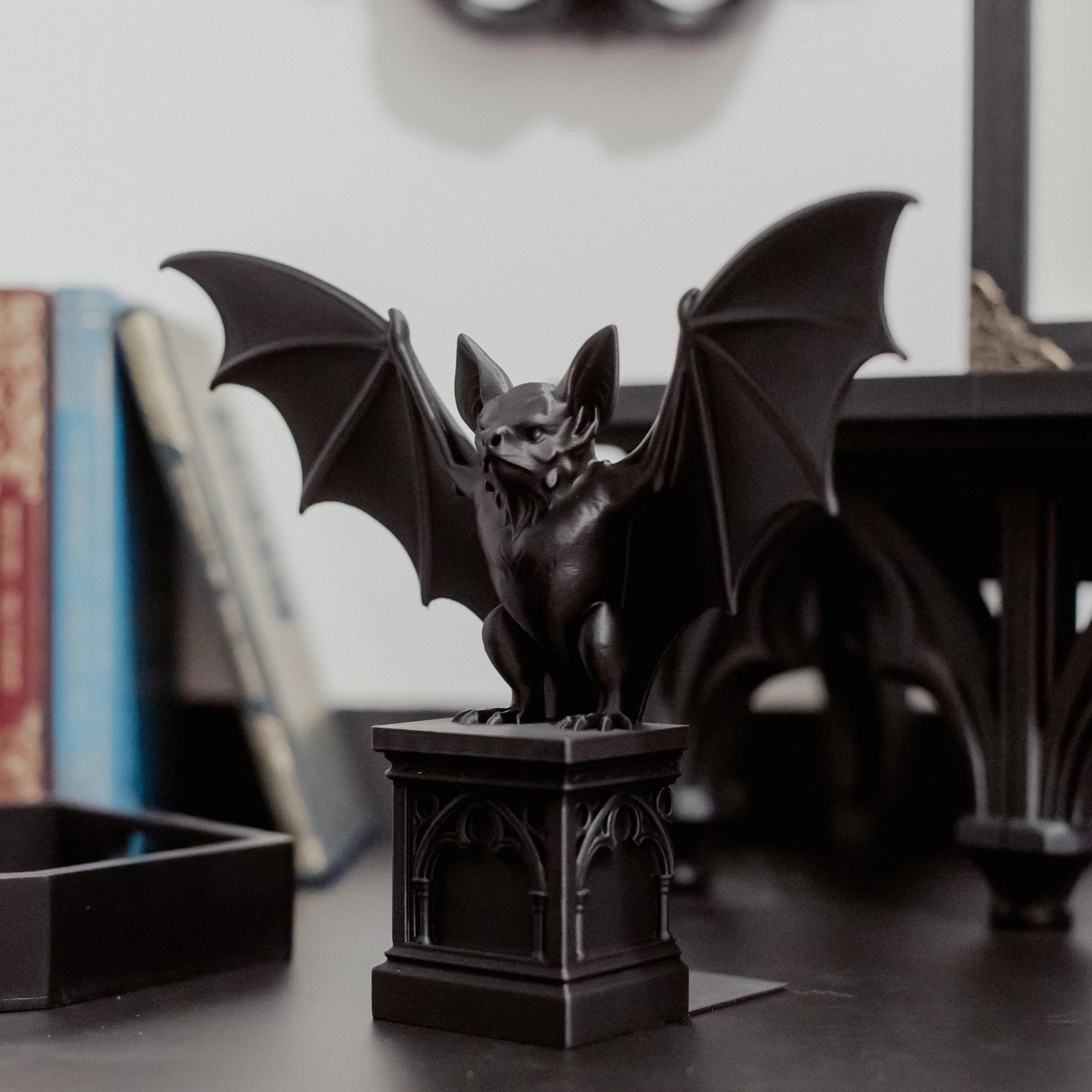 Fledermaus Bookend im Gothic Cathedral Design