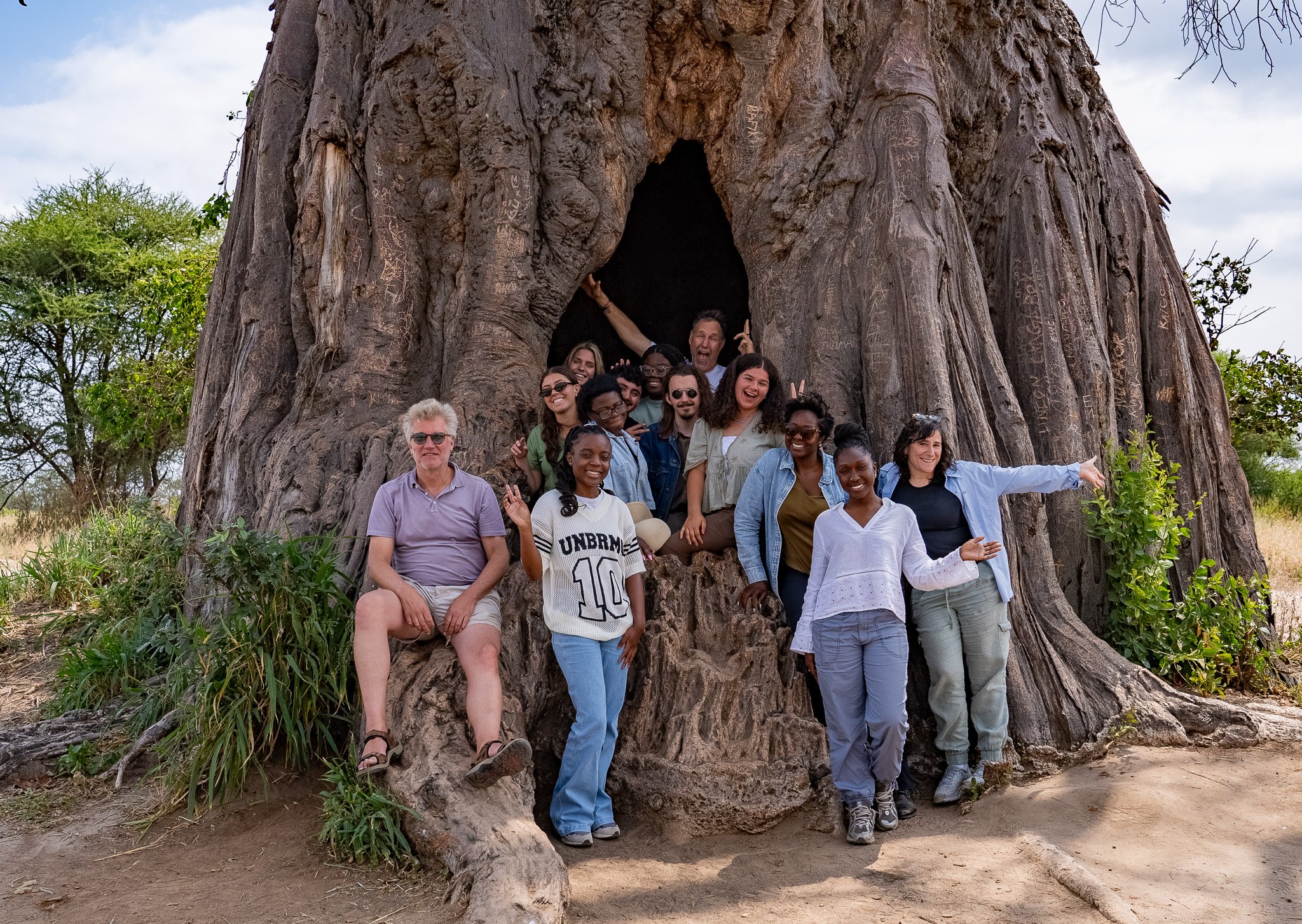 Group of students in front of a tree.