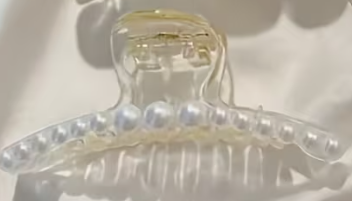Pearl Claw Clip