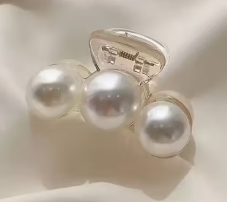 Small Pearl Claw Clip