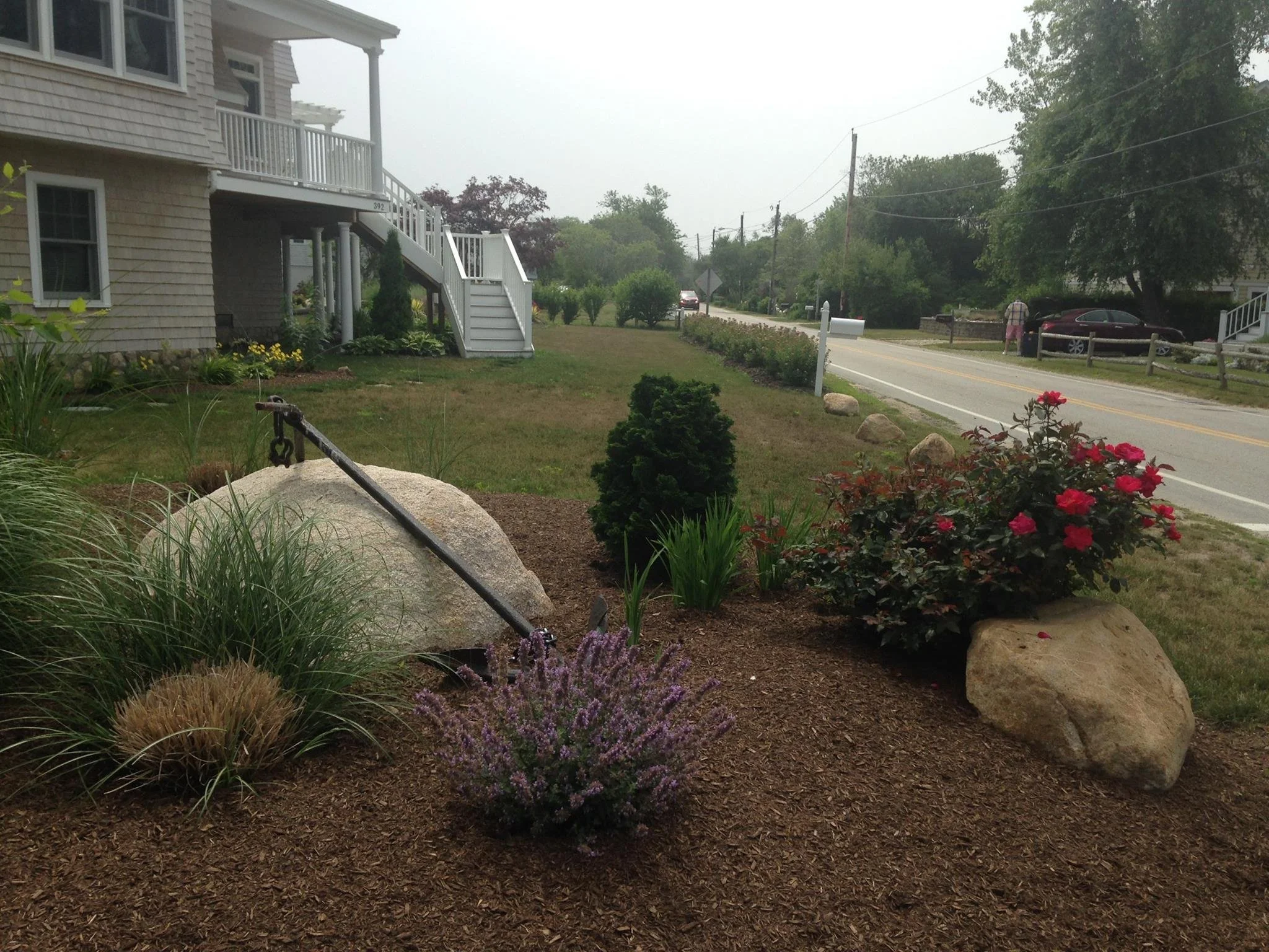 Benefits of Fresh Mulching for Vibrant Blooms in Narragansett and East Greenwich, RI&nbsp;