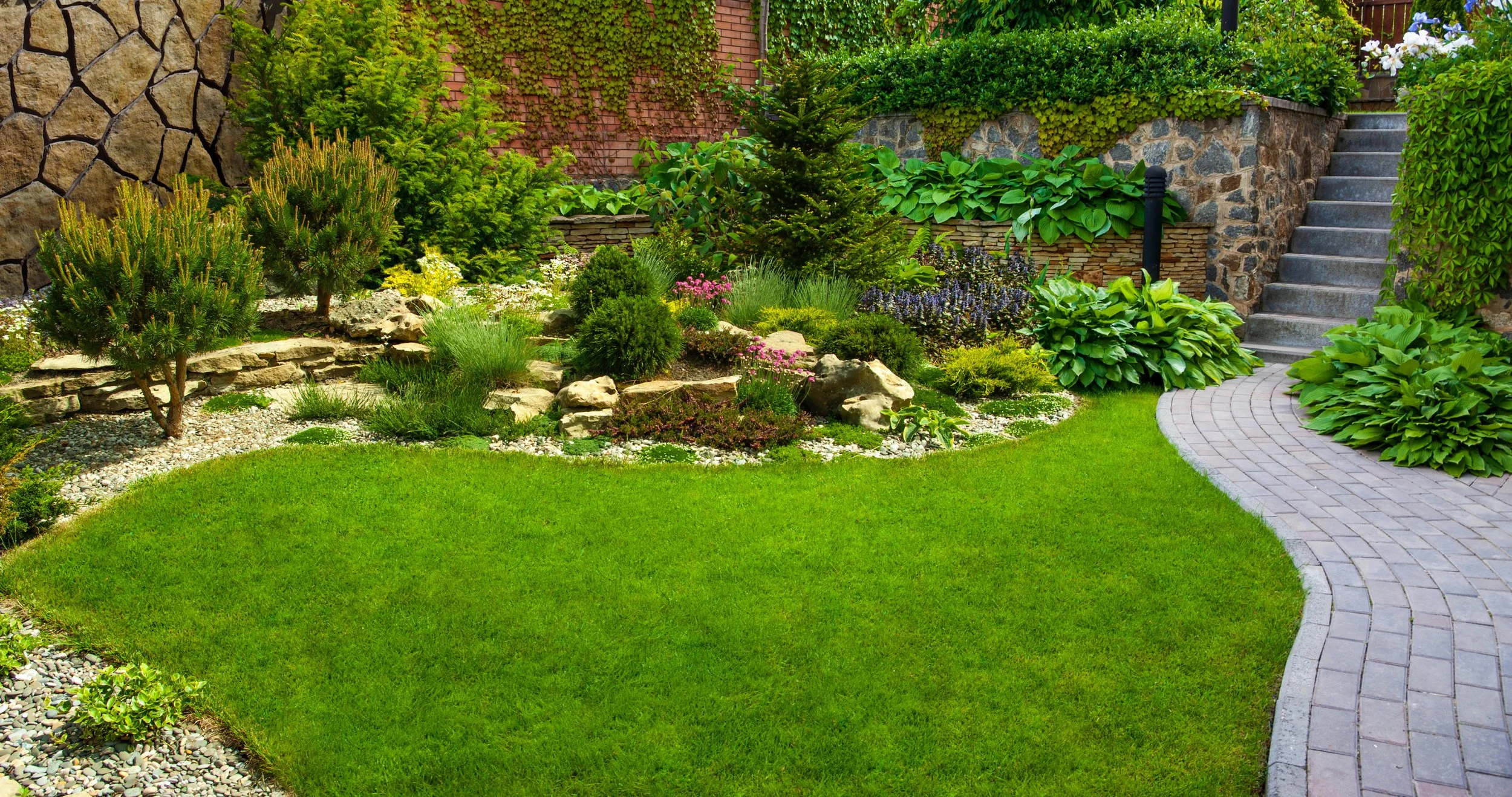 A professionally maintained lawn in West Greenwich, RI