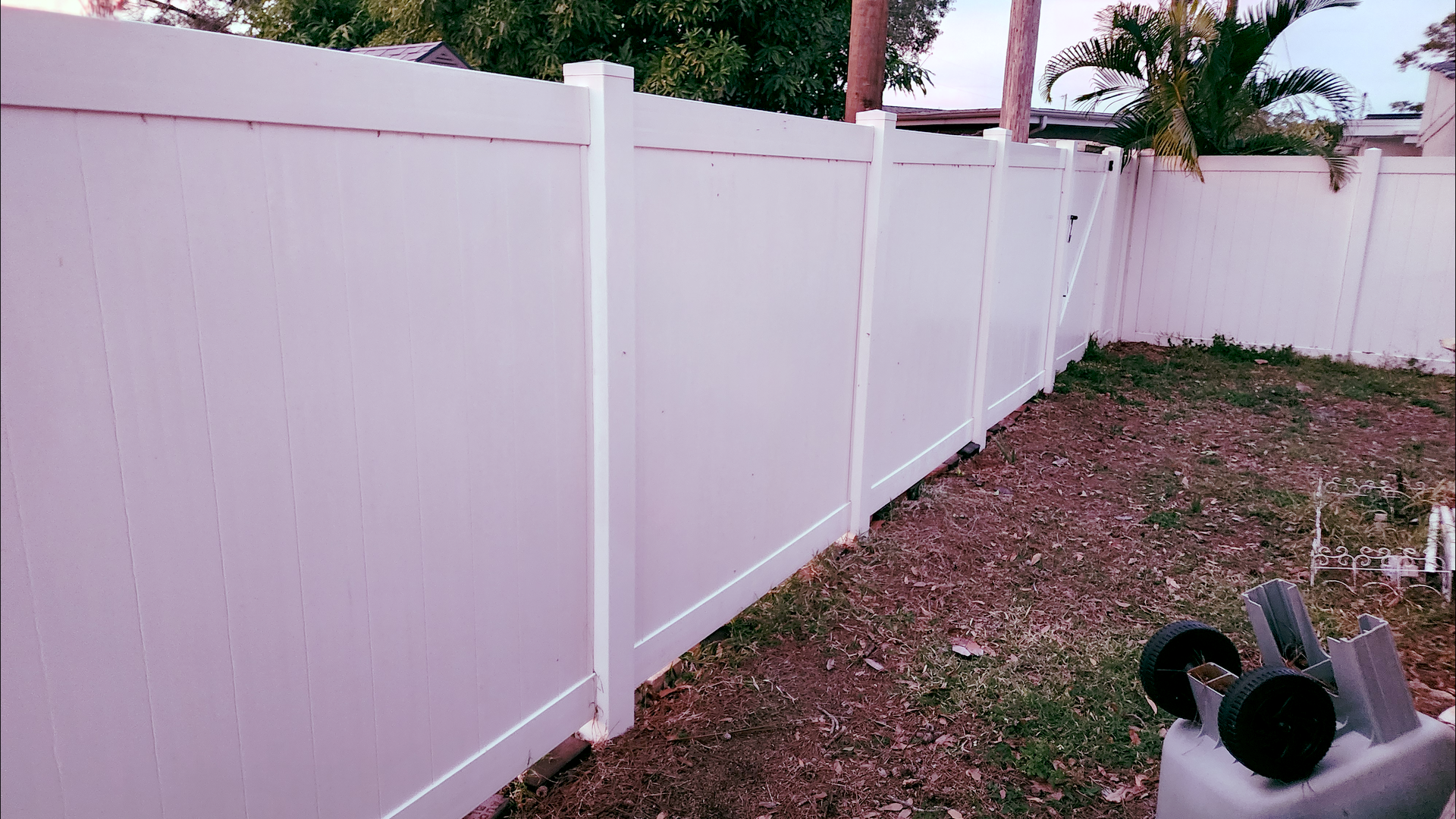 indian rocks beach vinyl fence pressure washing after
