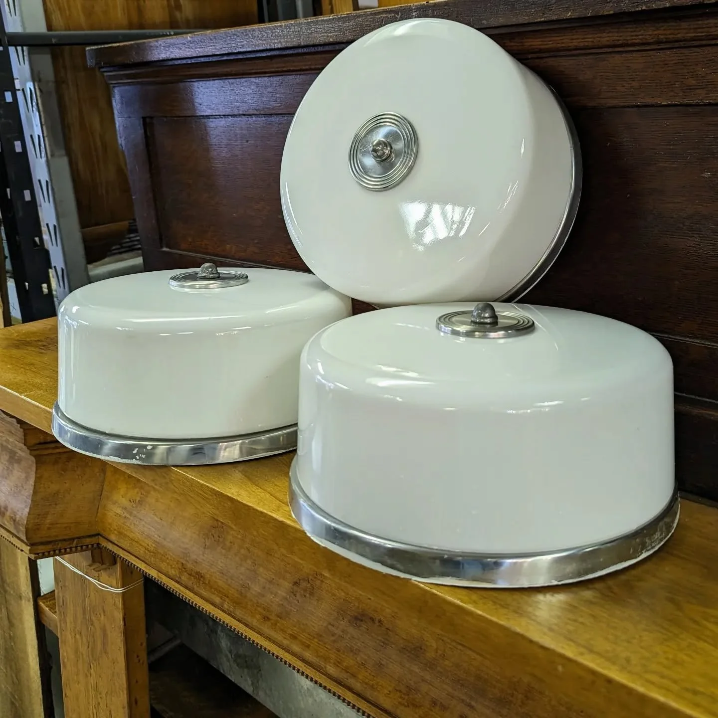 3 of a kind!
(Technically 6 of a kind, the other three are not pictured; all are available).

#vintage #lightfixture #light #lighting #vintagelighting #salvage #architecturalsalvage #midcentury #restoration #preservation