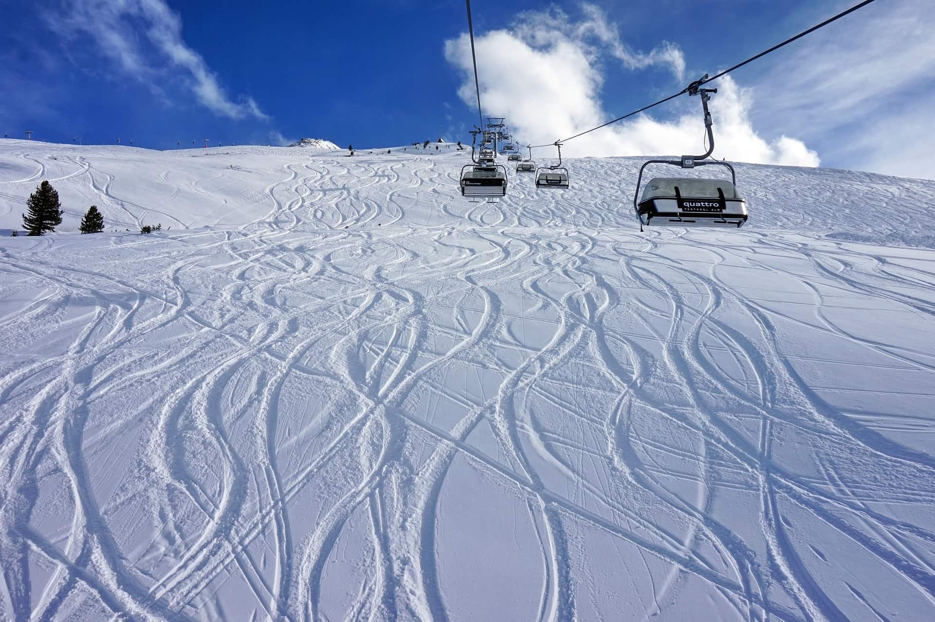 Skilift chairs and snowtracks
