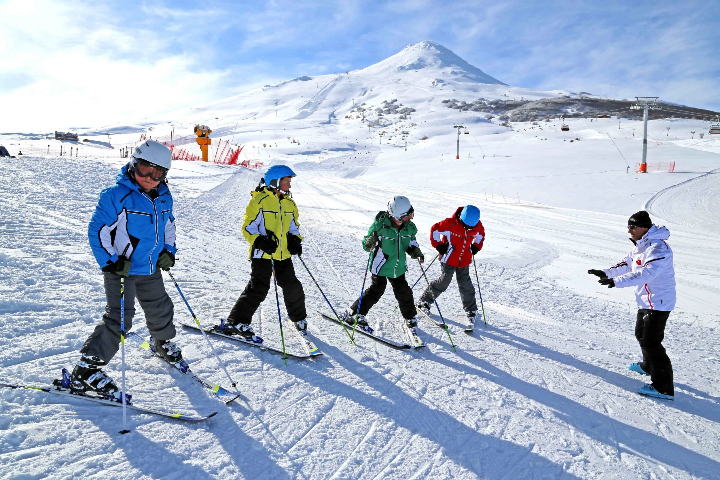 Ski instructor and students