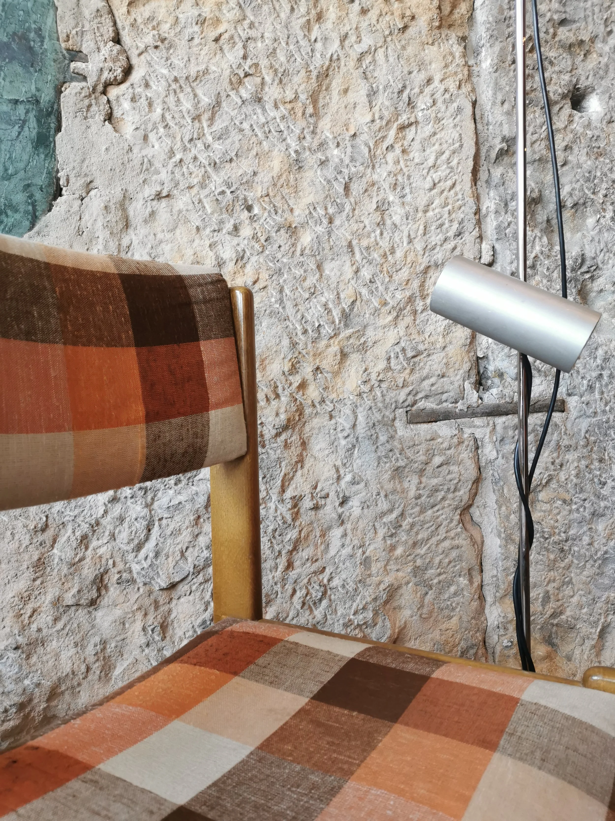 Deux chaises Baumann à carreaux