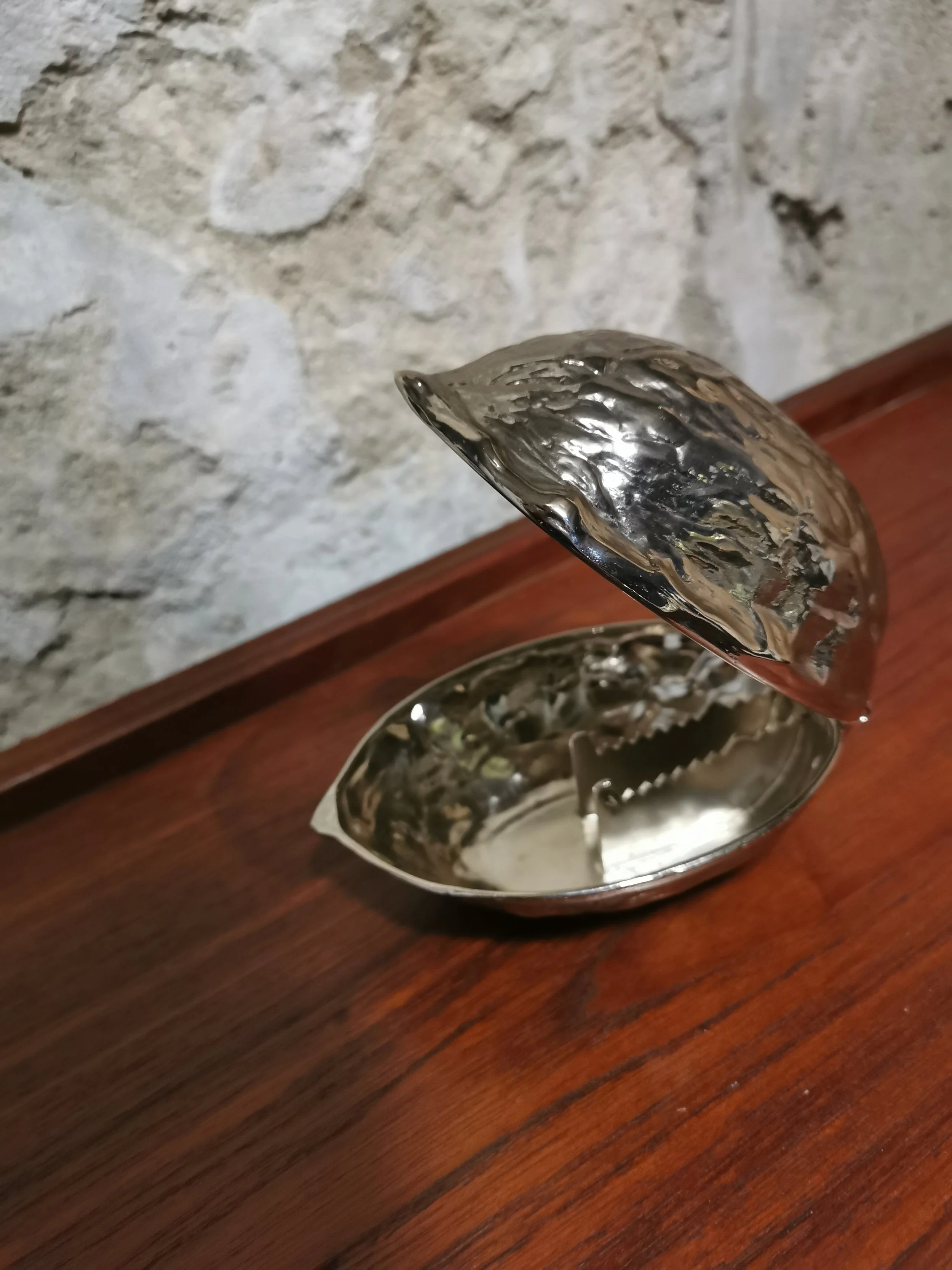 casse-noix-metal-chrome-vintage.jpg