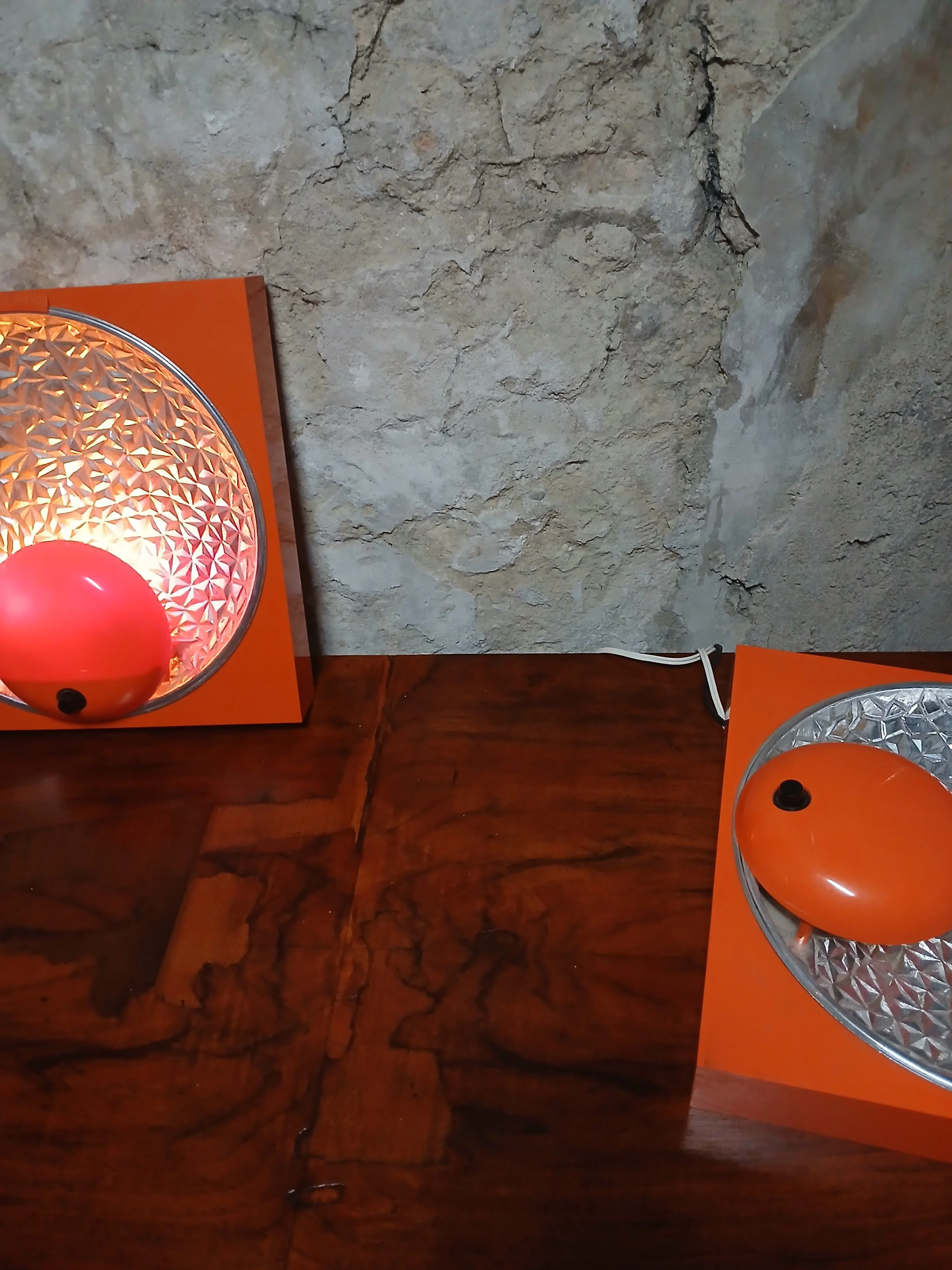paire-appliques-murales-vintage-orange-circa-texture.jpg