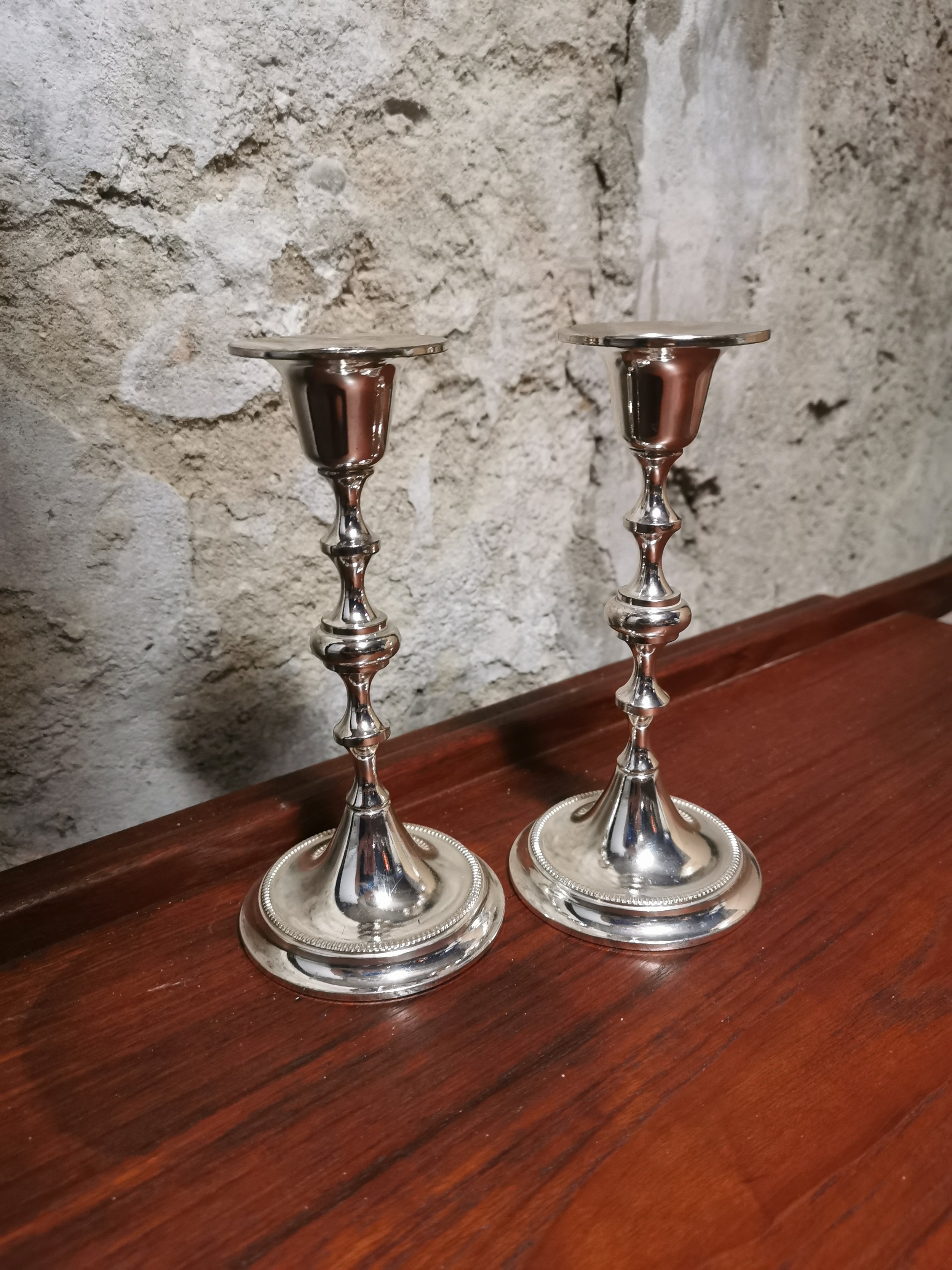 Paire de bougeoirs meatlliques.jpg