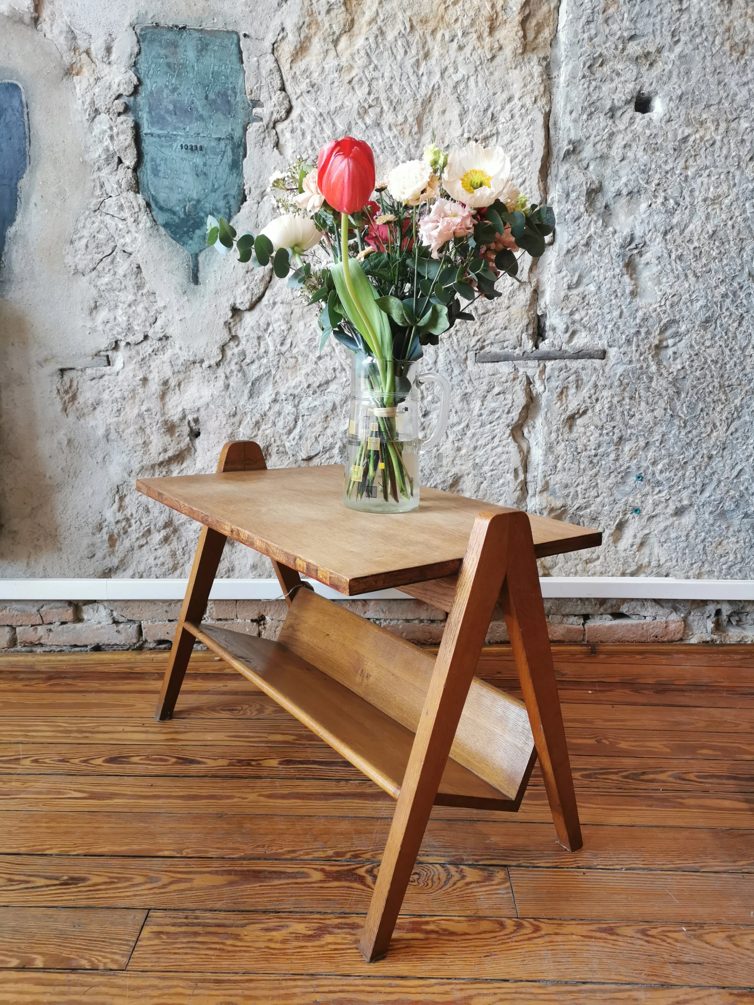 Table basse en bois pieds compas