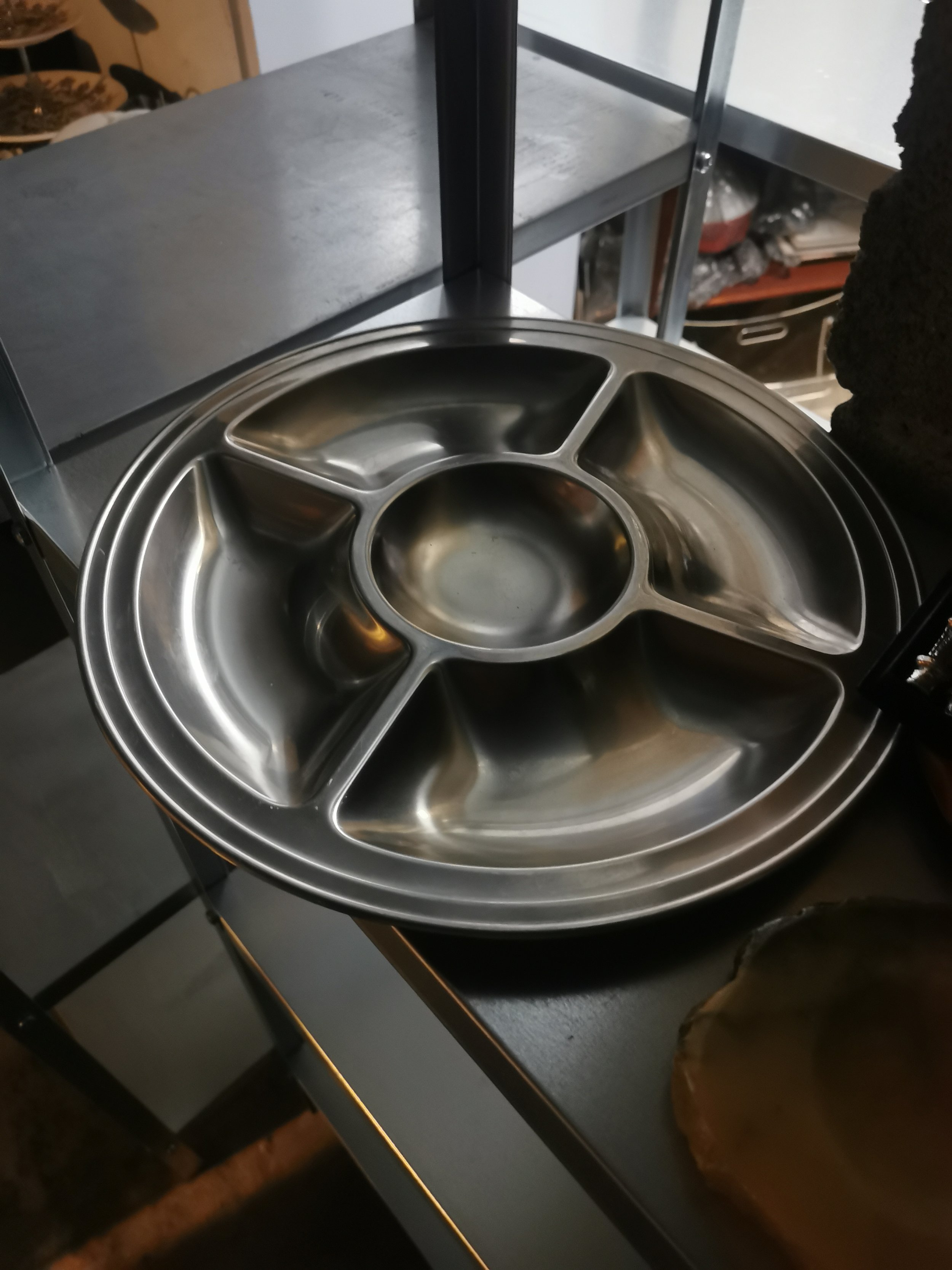 plateau-aperitif-vintage-inox-compartimente-annees-70.jpg