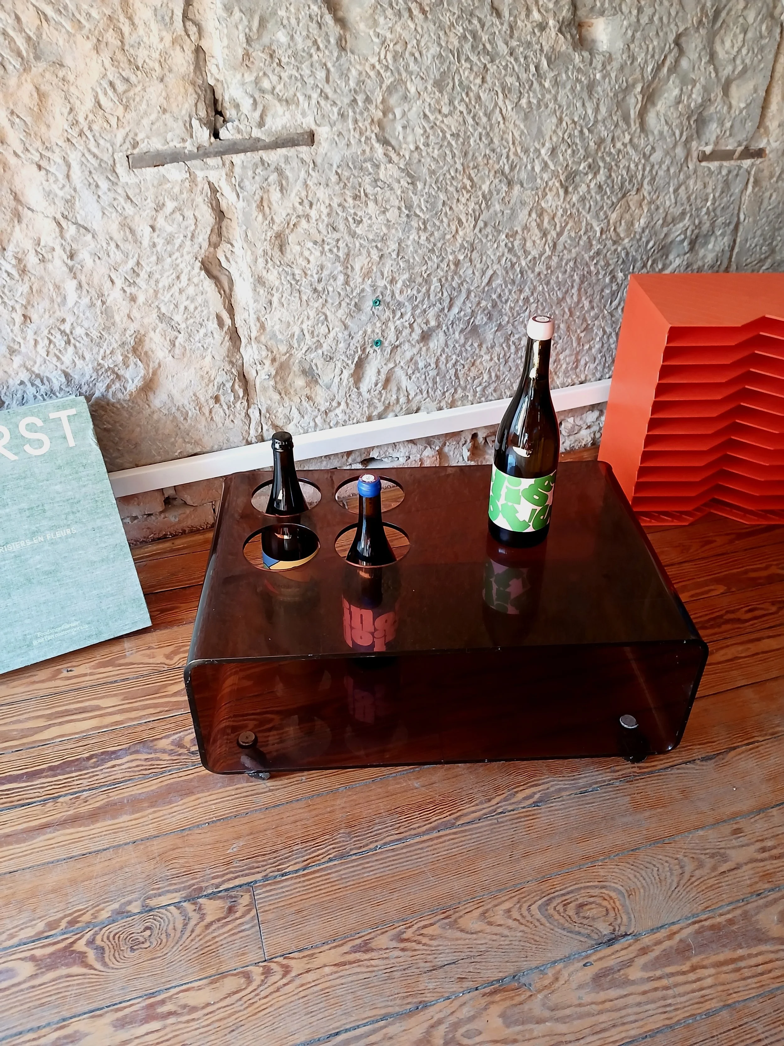 Table basse bar roulant en plexiglas fumé style Michel Dumas