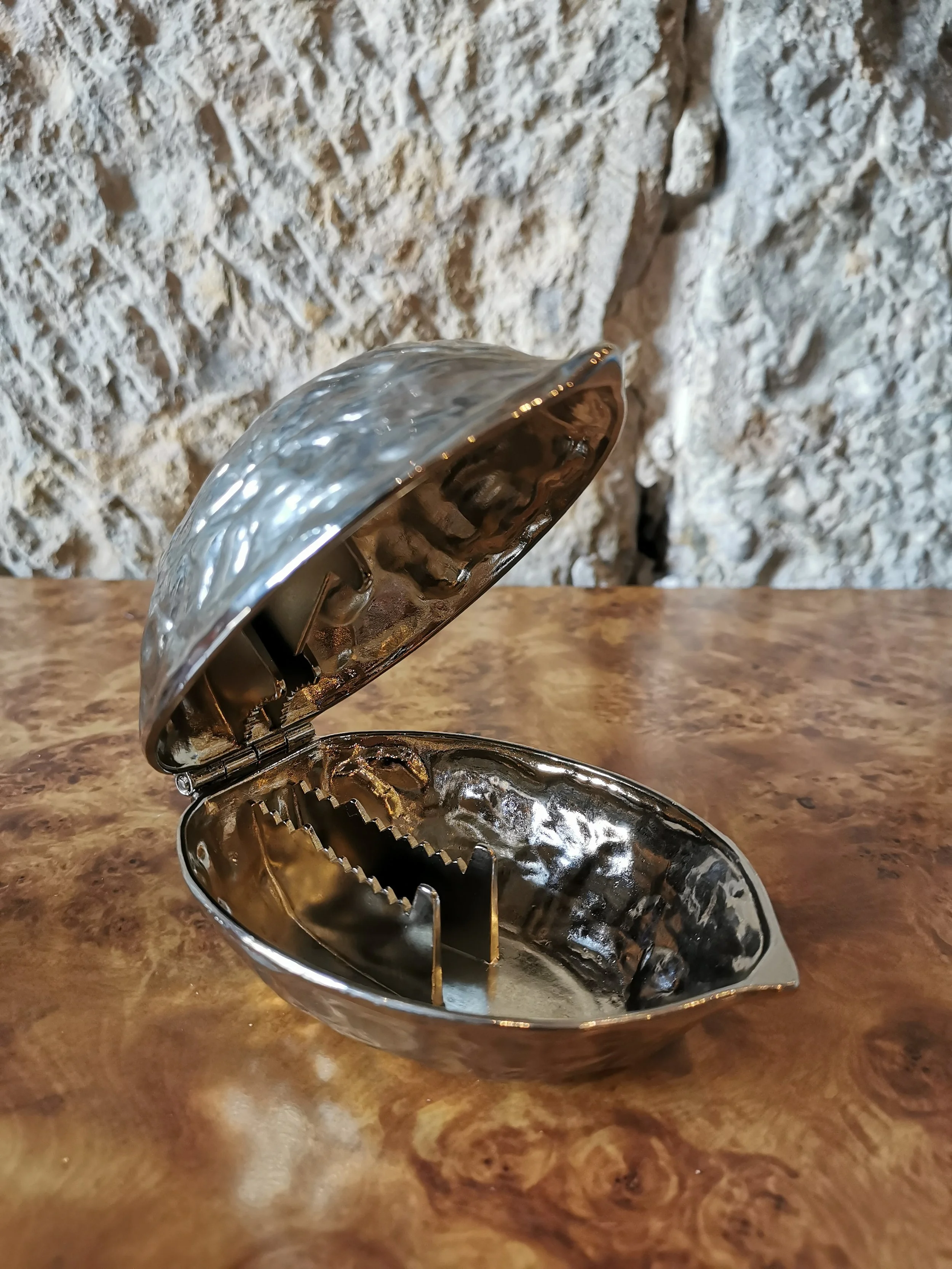 casse-noix-metal-chrome-vintage.jpg