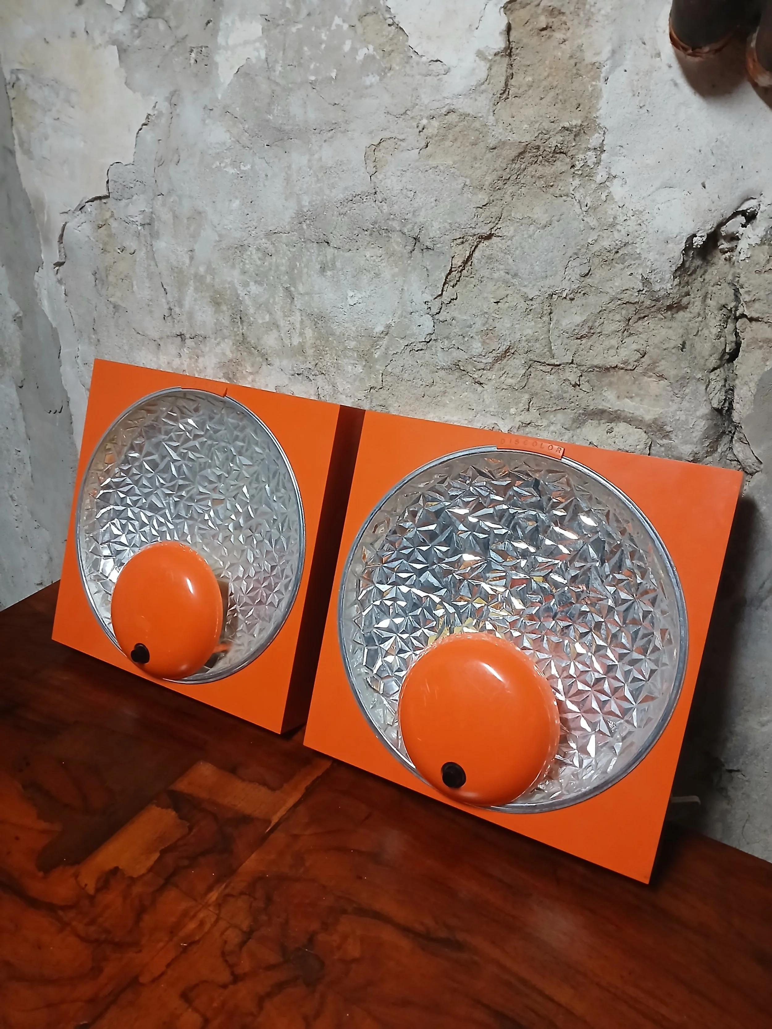 paire-appliques-murales-vintage-orange-circa-texture.jpg