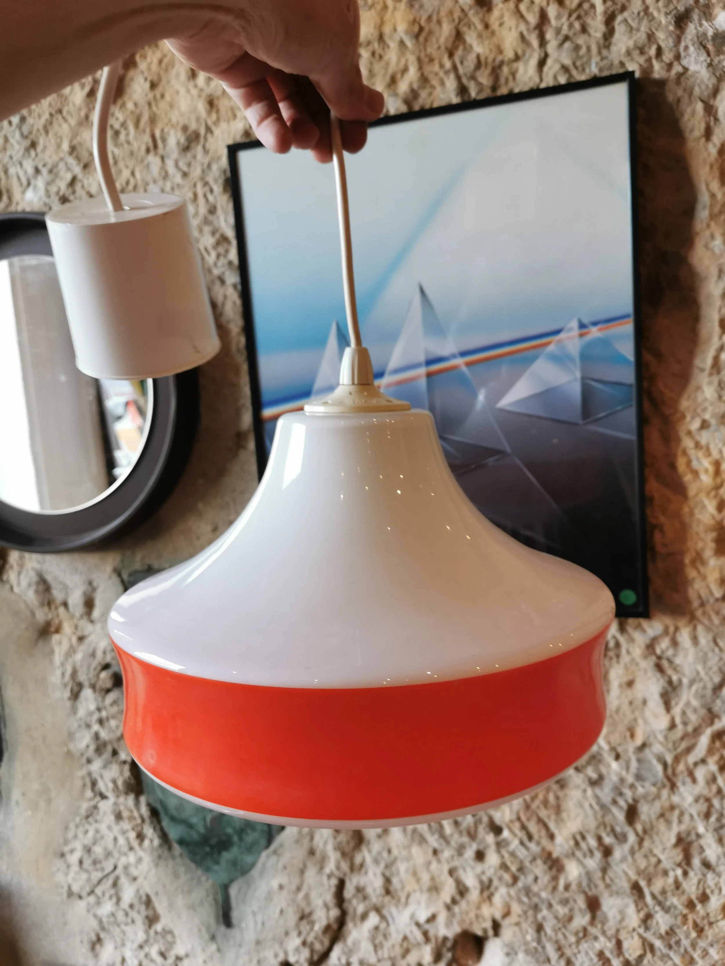 suspension-vintage-verre-opalin-blanc-orange-annees-70.jpg