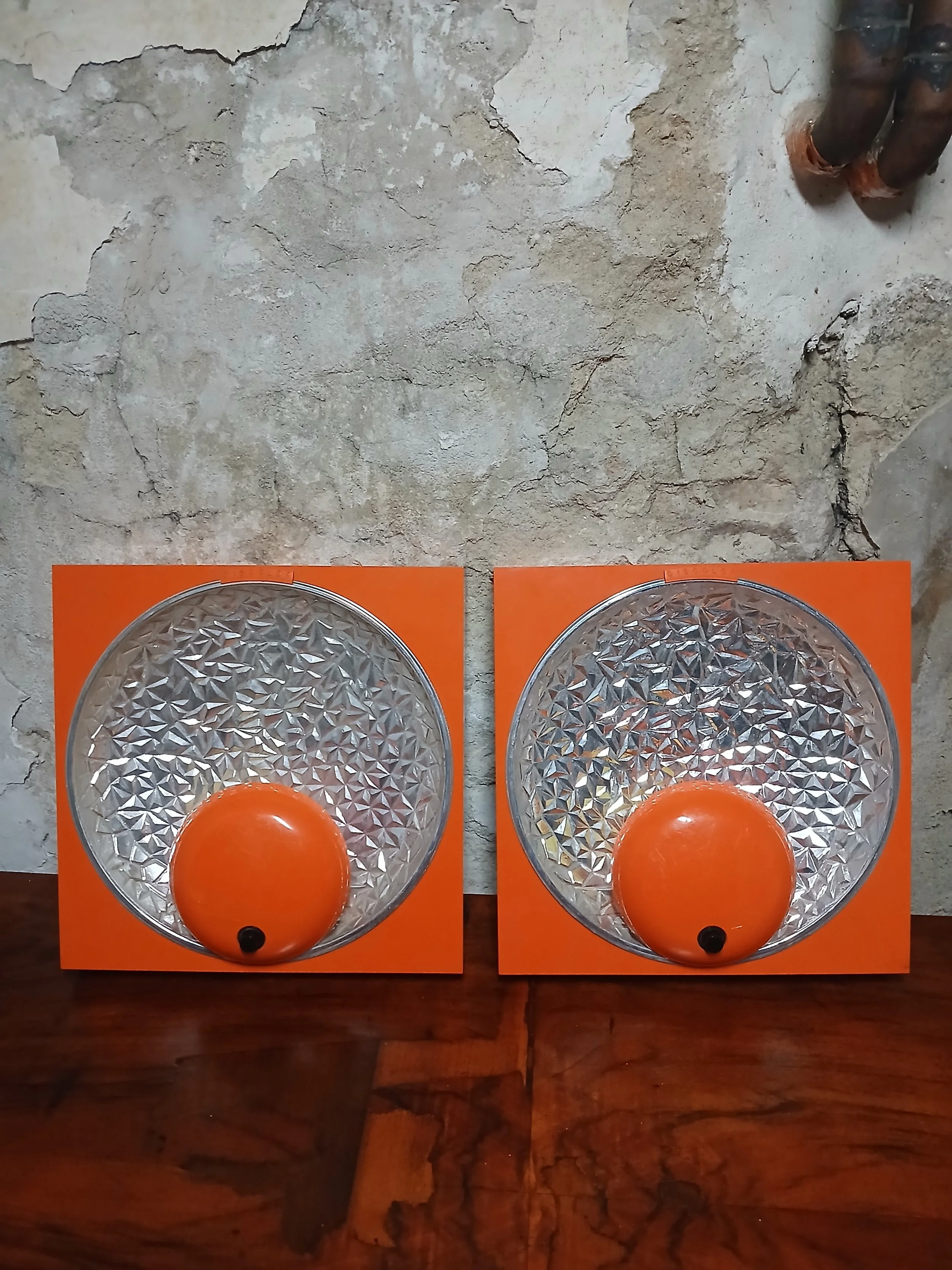 paire-appliques-murales-vintage-orange-circa-texture.jpg