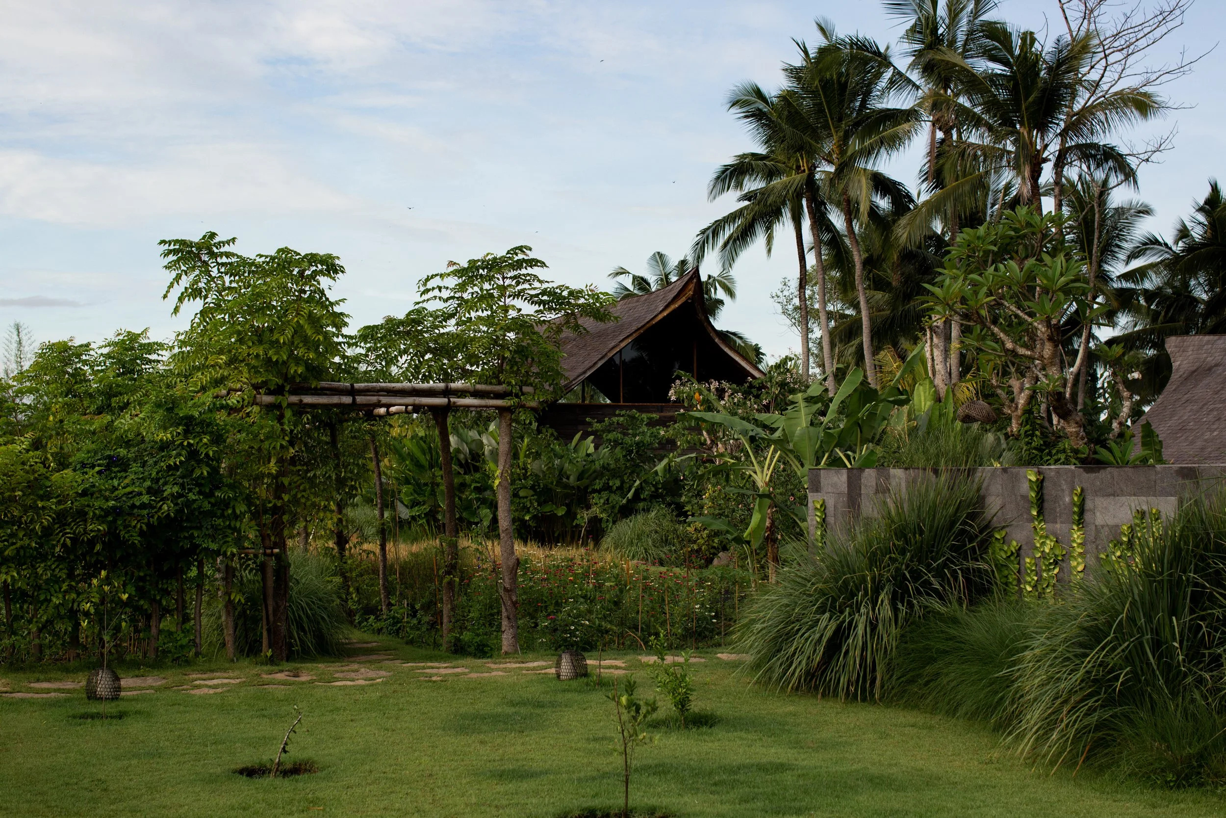 UMA JIWA - MAIN HOUSE - ENTRANCE, GARDEN (6 of 12) - IMG_5212.jpg