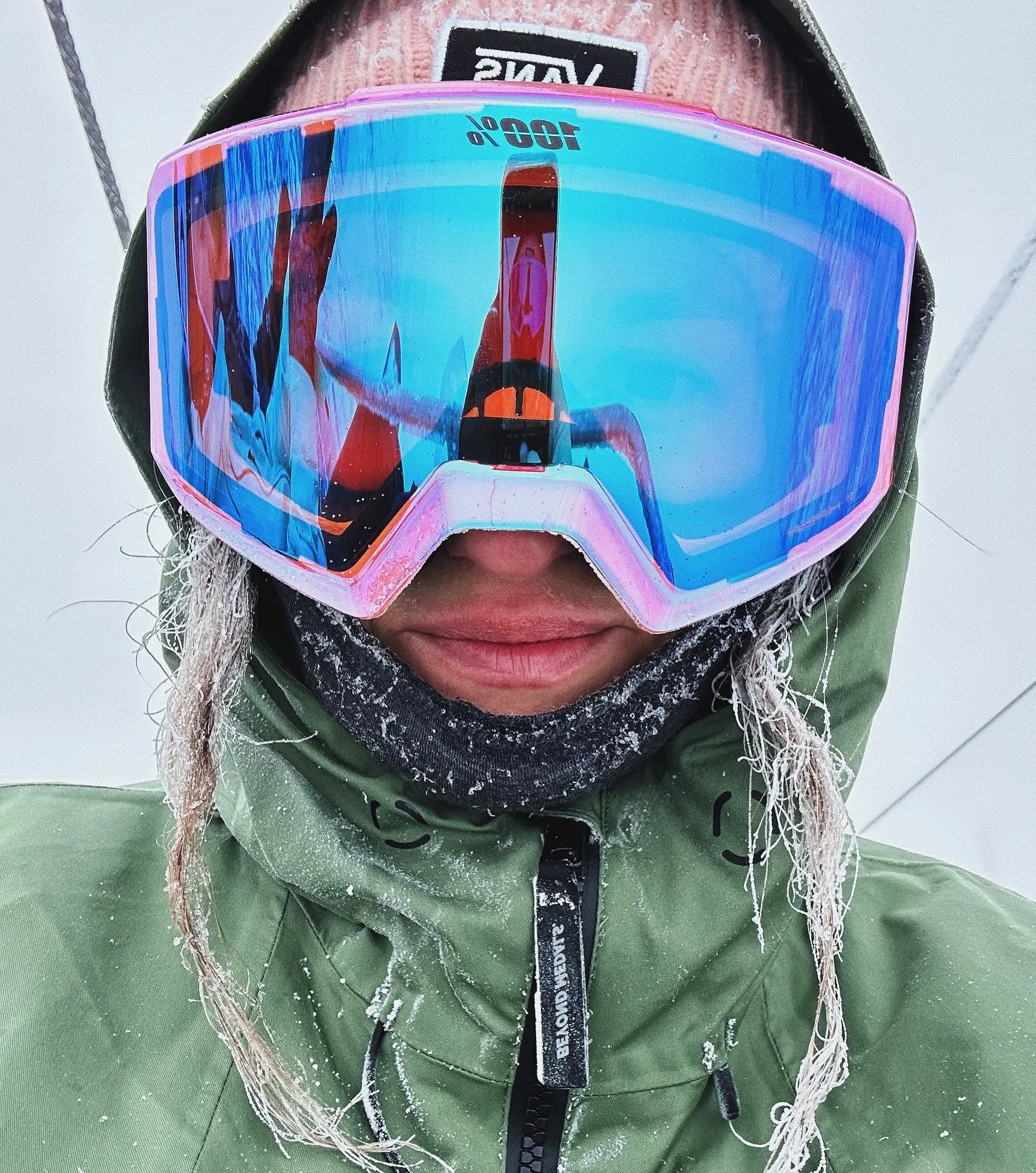 before I start posting work again I want to leave this little photo album here 🤍 awesome memories of our 5-day snowboarding trip to Big White, BC during the winter holidays a couple of weeks ago 🥰 love love love our annual tradition, love the snow,