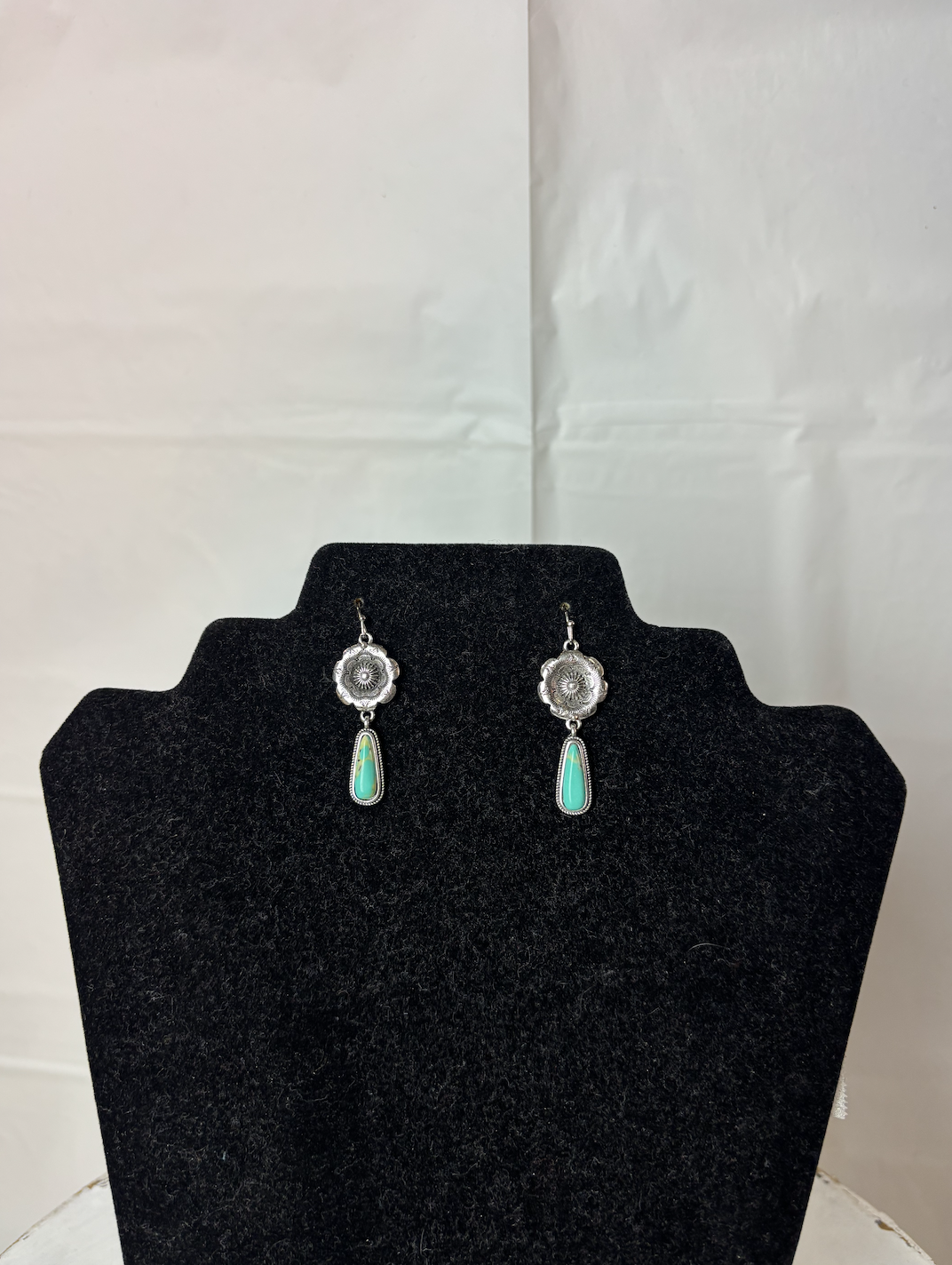 Silver and turquoise earring