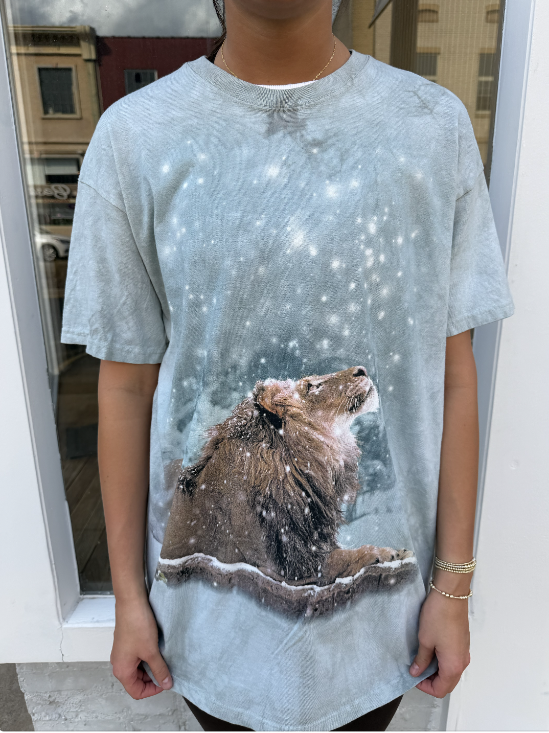 lion tee