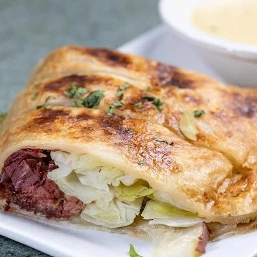 The Irish Cottage: A Thatched-Roof Escape on Route 23