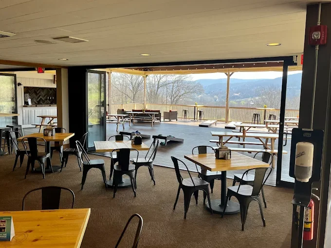 Hef's Hut Bar and Grill (Just Outside the Resort)