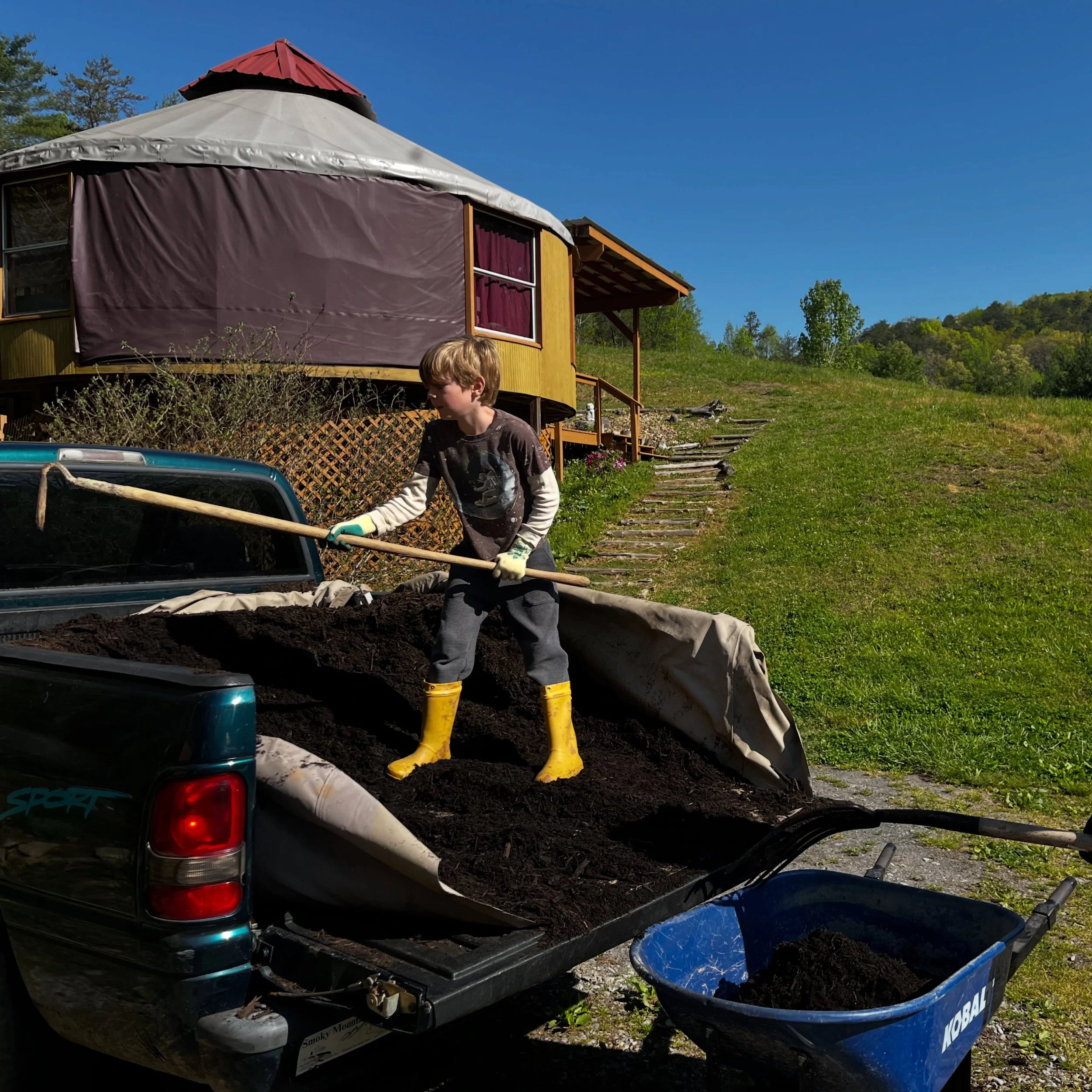 We are SO grateful for our BLISS volunteers who came together to show their love and care for the land. 🤍🦋🤍

This is what community looks like. Our BLISS (Bring Love Into Seven Springs) program brought together volunteers at the beginning of April