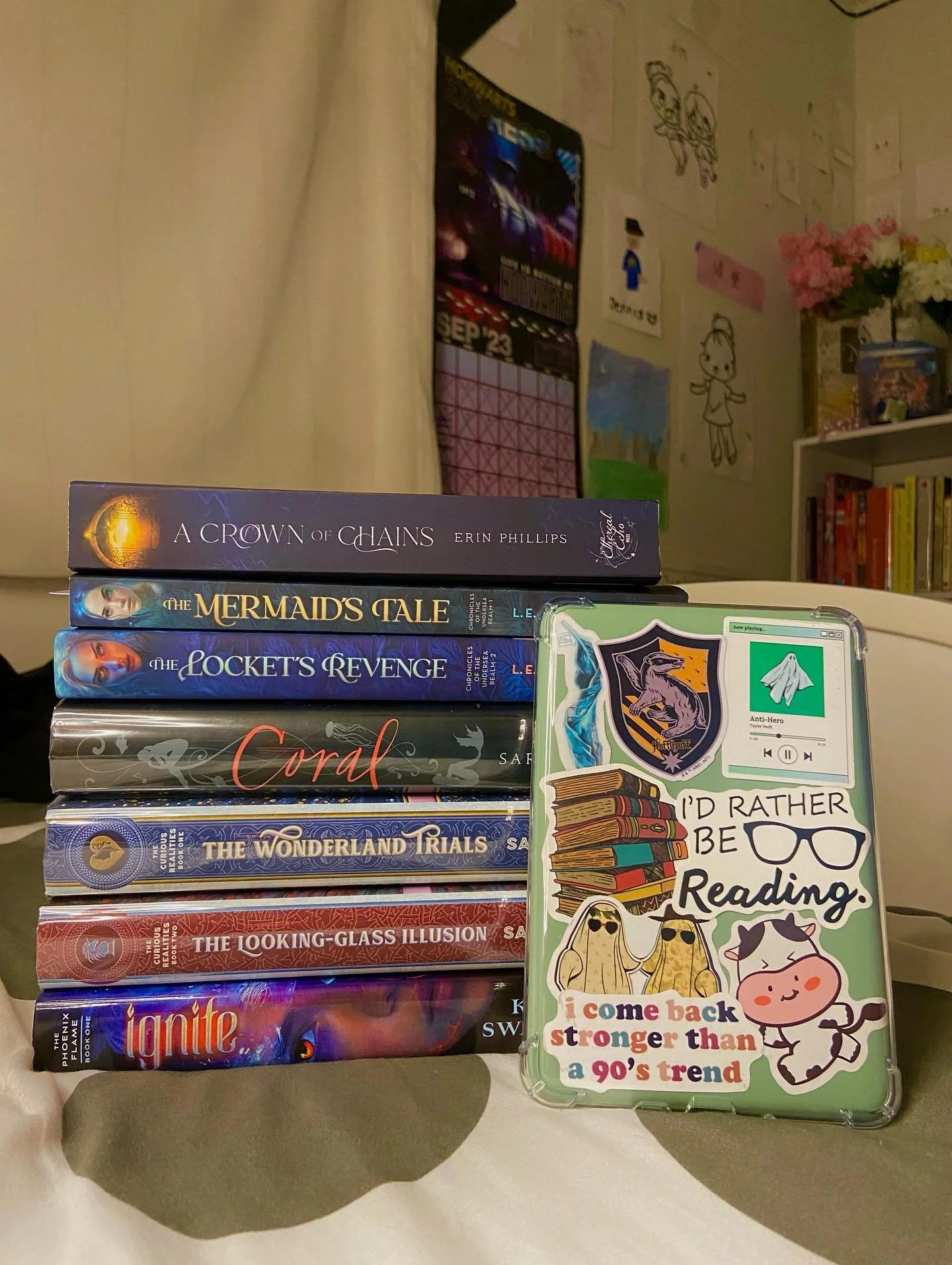I&rsquo;m going to the @realmmakersexpo !!!

I&rsquo;ll be there this Saturday and I am SO excited 😆

Things I&rsquo;m excited for:
&bull; it&rsquo;s my first ever writer con!
&bull; seeing my @authorconservatory friends in person!!!!!
&bull; meetin